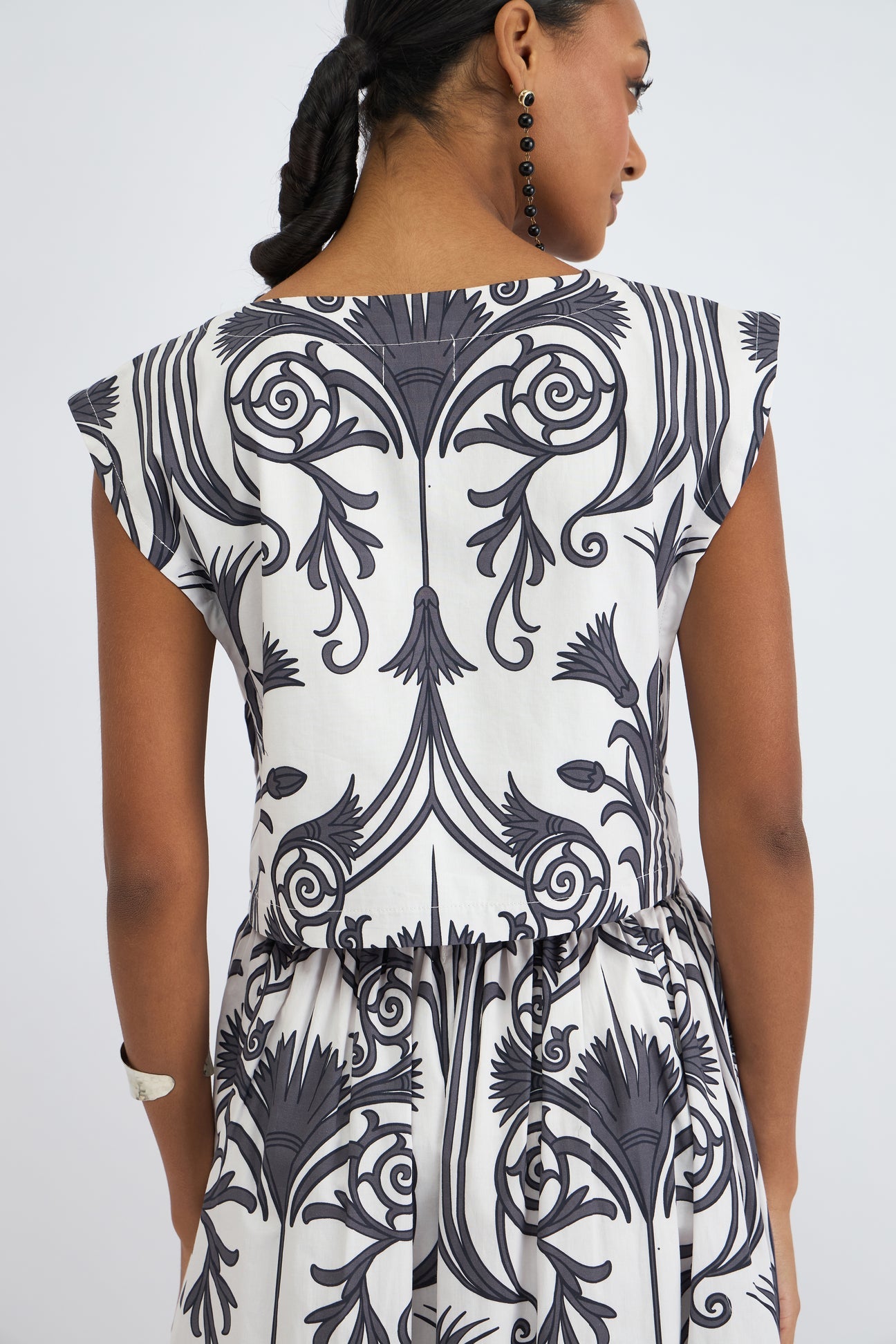 1077-beyond-by-vera-piper-top-in-iron-veil-charcoal-1