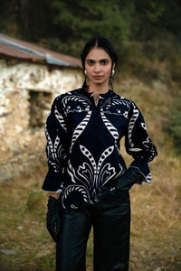 1142-beyond-by-vera-stella-top-in-fountain -black-1