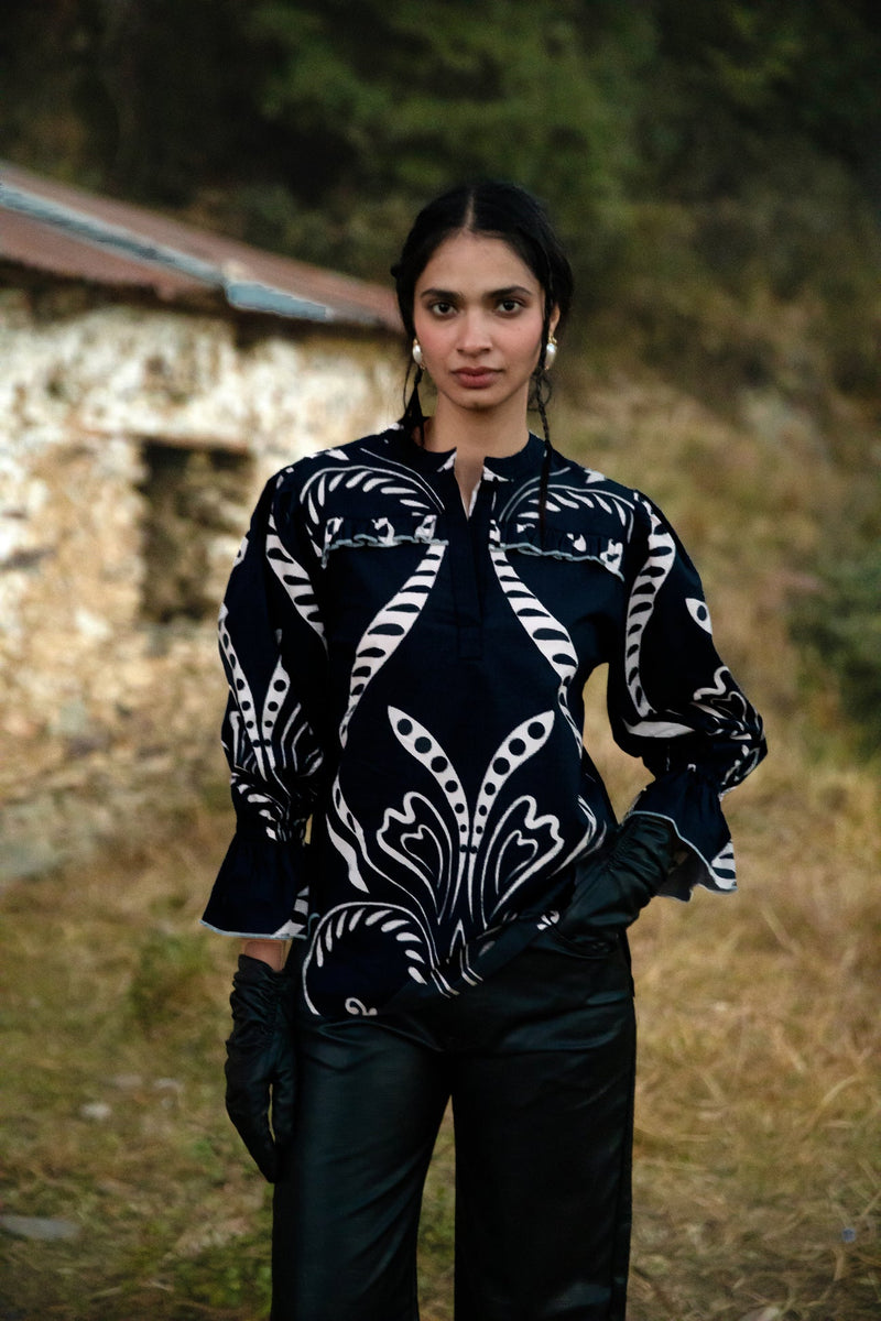 1142-beyond-by-vera-stella-top-in-fountain -black-1