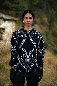 1142-beyond-by-vera-stella-top-in-fountain -black-1