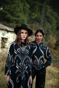 1142-beyond-by-vera-stella-top-in-fountain -black-1