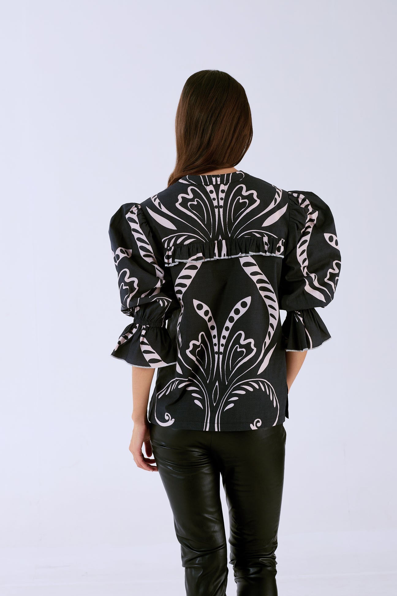 1142-beyond-by-vera-stella-top-in-fountain -black-1