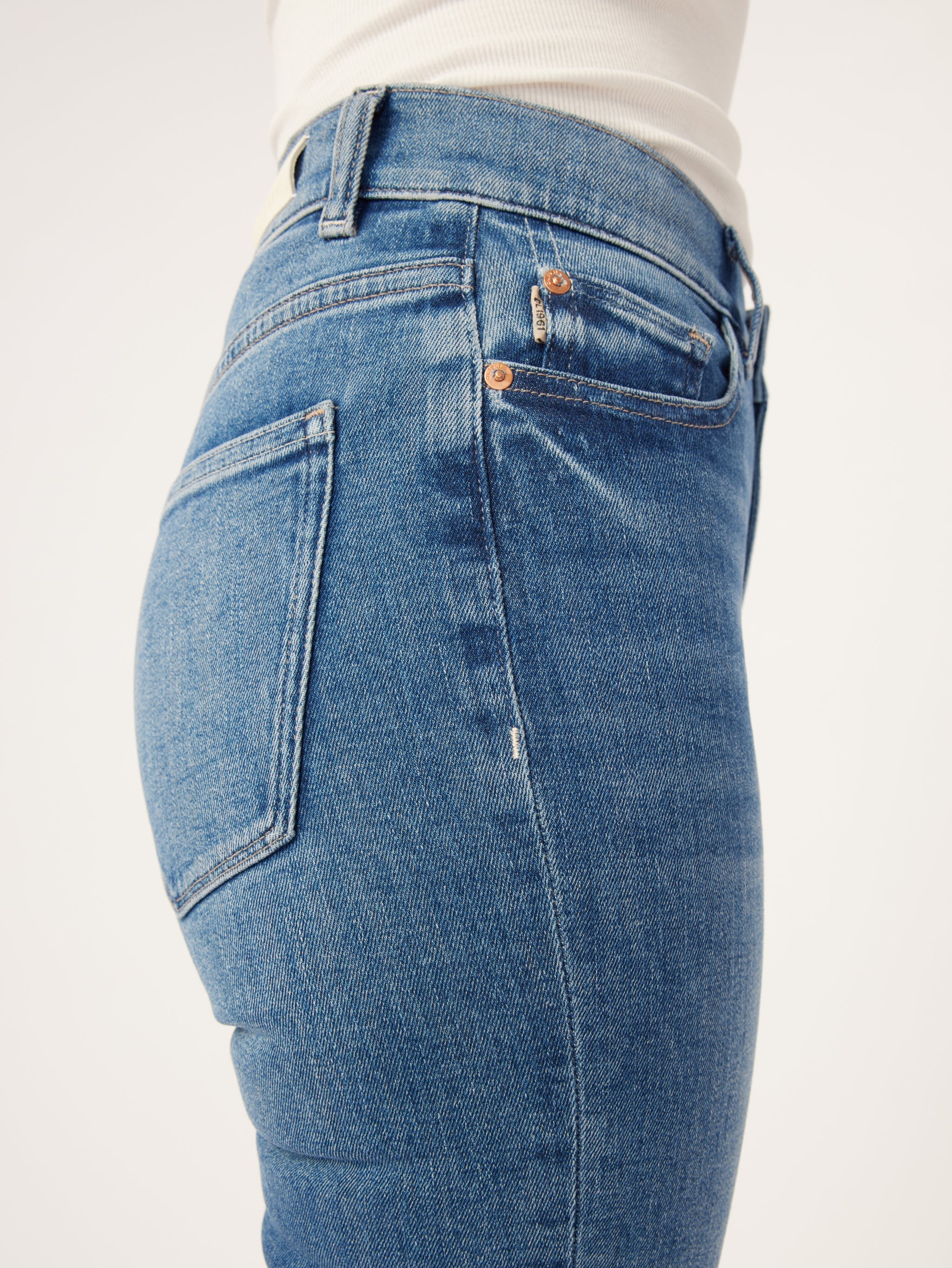 13523-DL1961-bridget-boot-cropped-jean-in-island-park-5