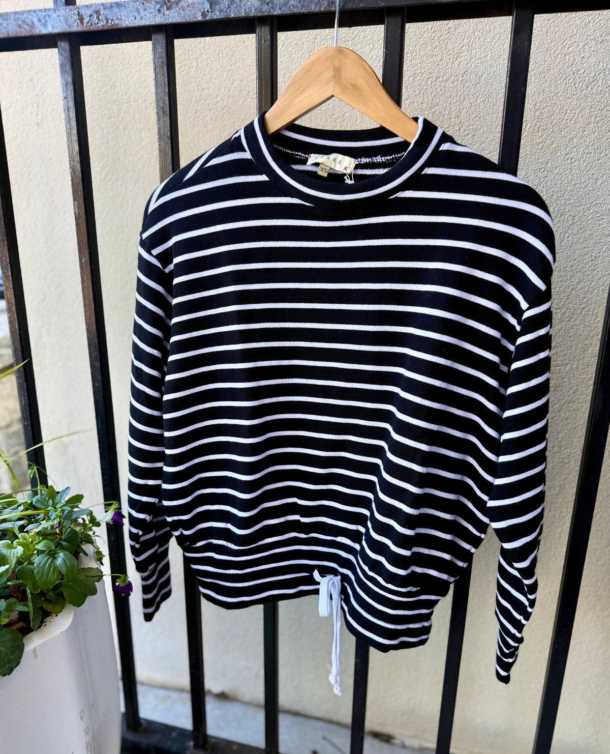 1530XTER-starkx-jackson-top-in-black-and-white-1