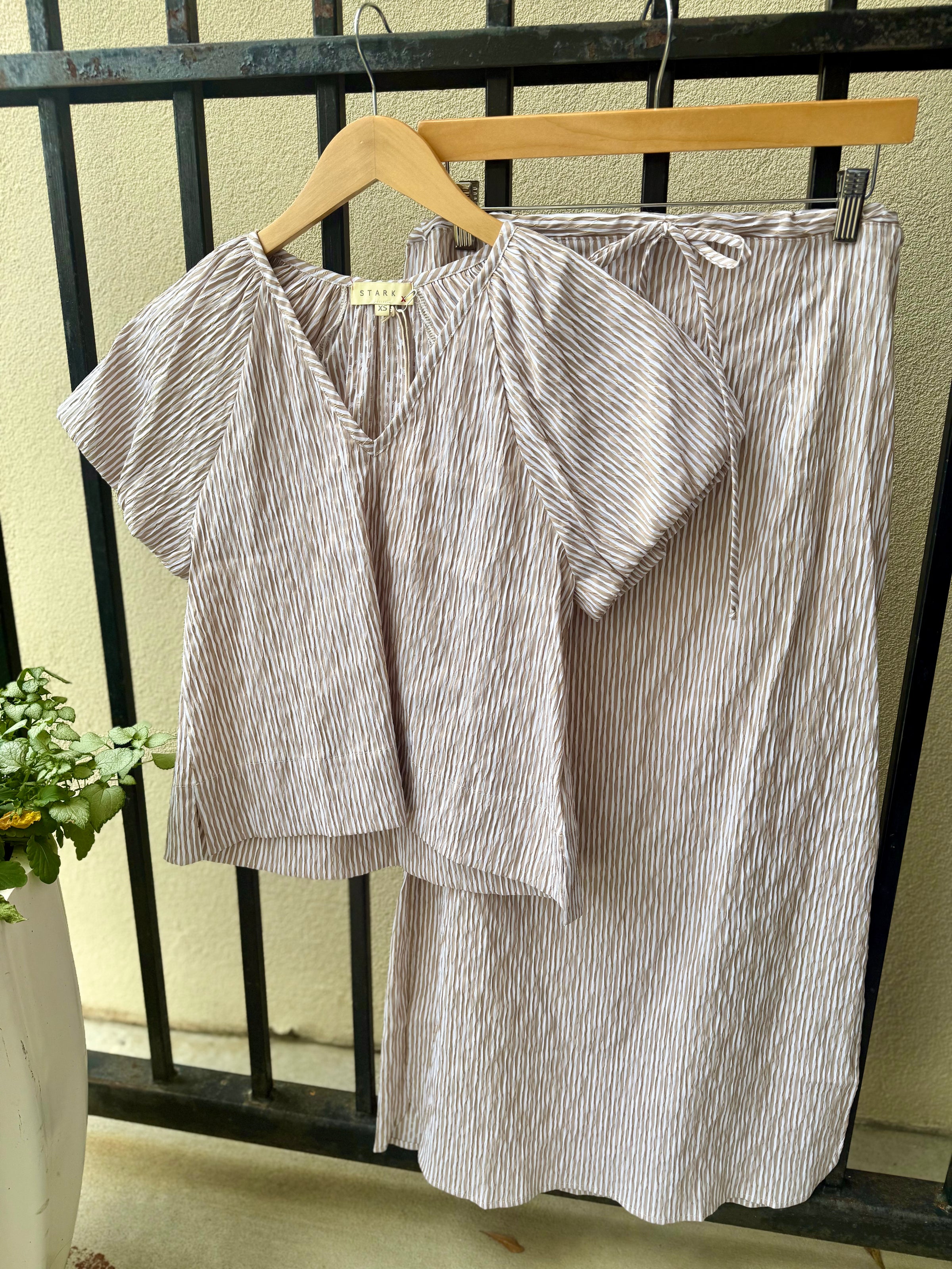 1605X515-starkx-rhonda-top-in-tan-and-white-2