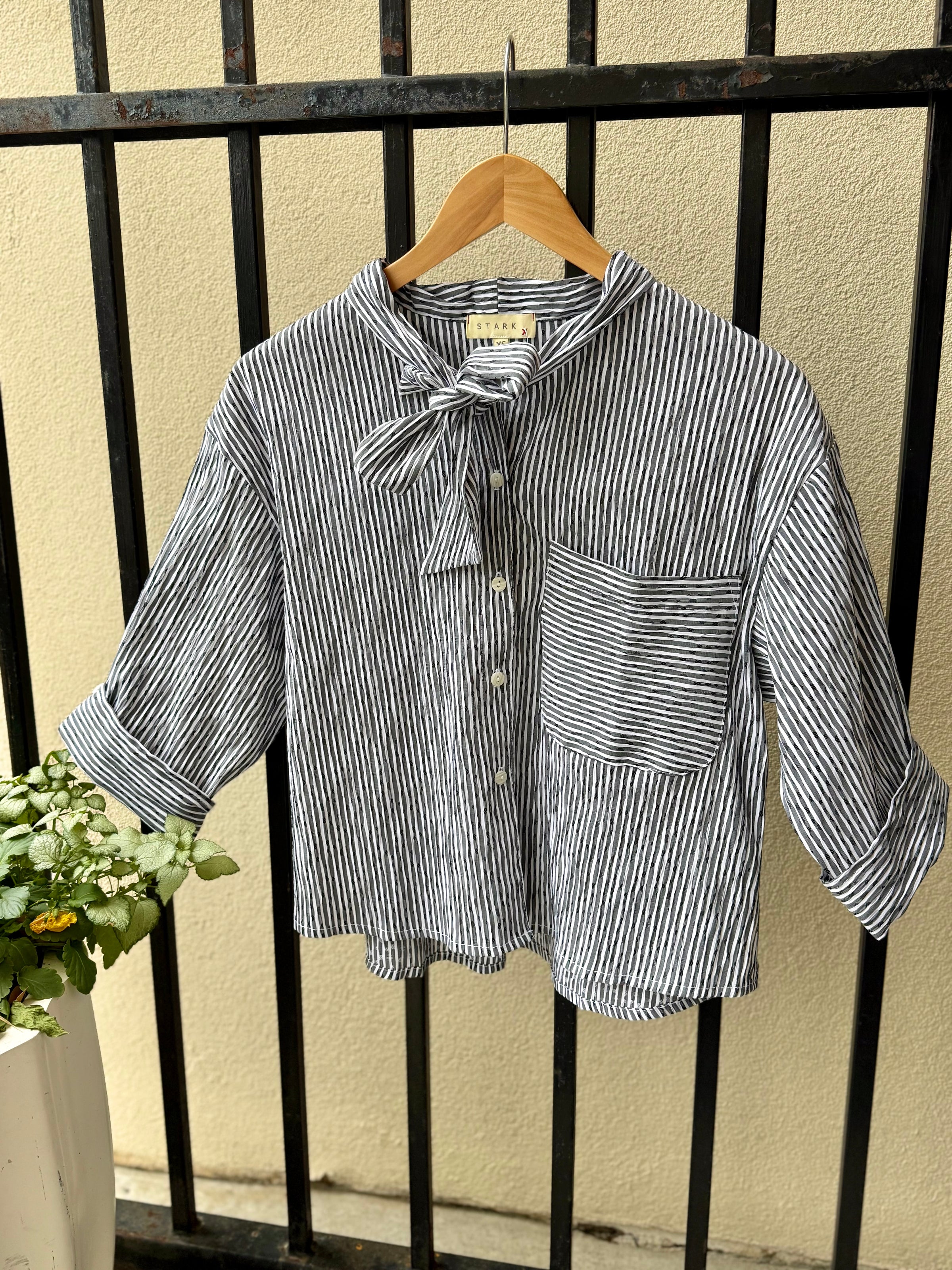 1613X515-starkx-amy-top-in-black-and-white-1