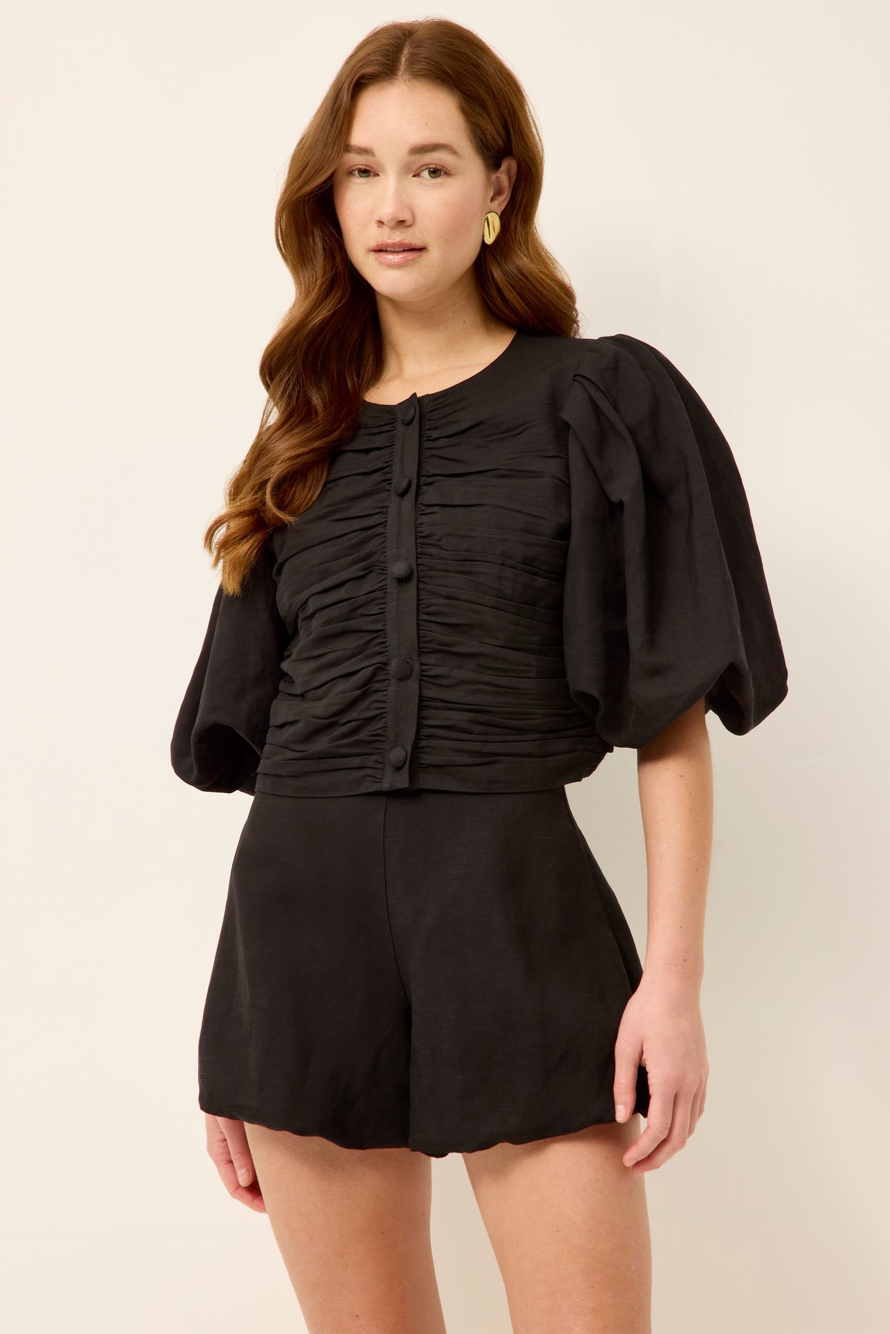 1R15-360-101-marie-oliver-rowan-top-in-black-1