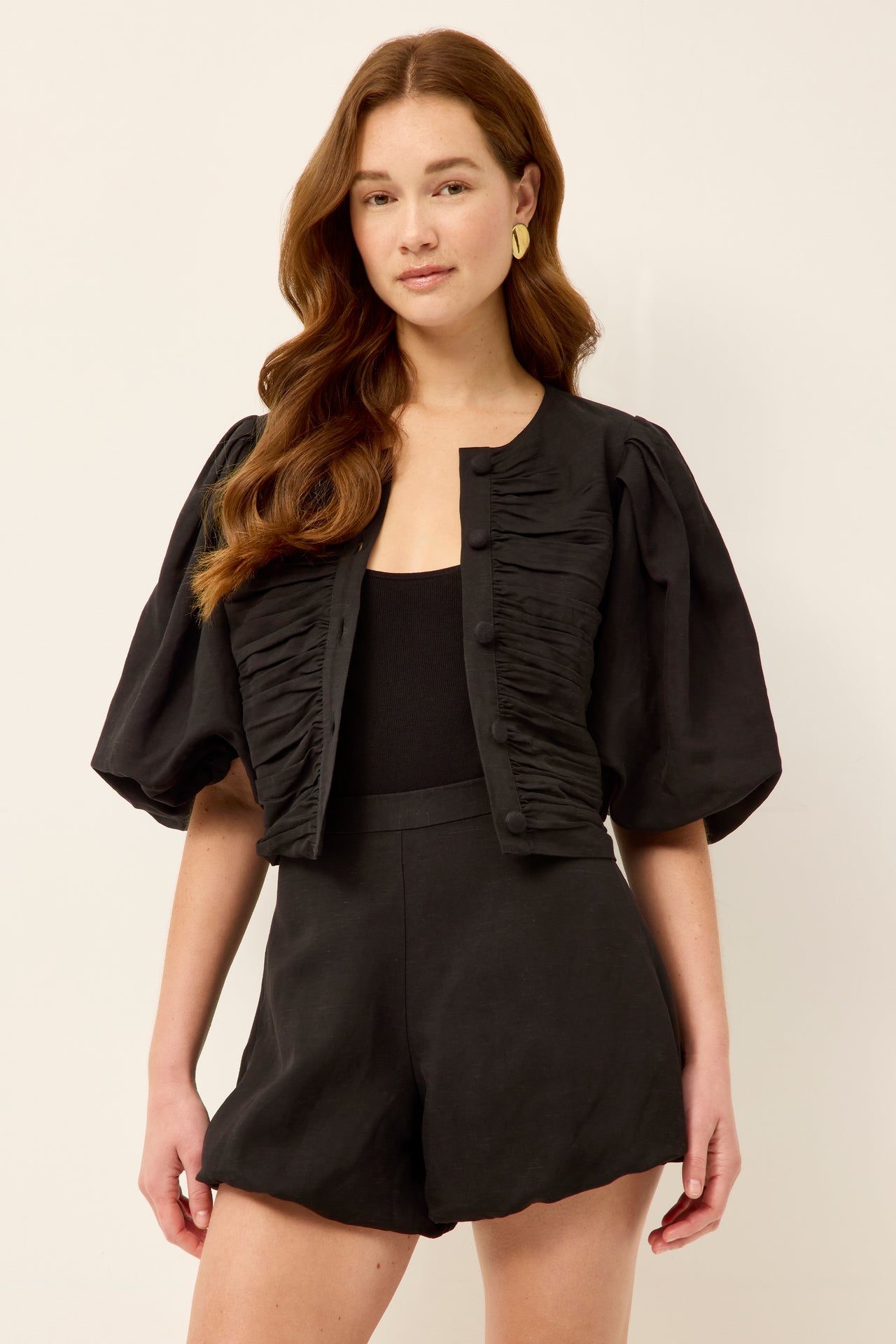 1R15-360-101-marie-oliver-rowan-top-in-black-1