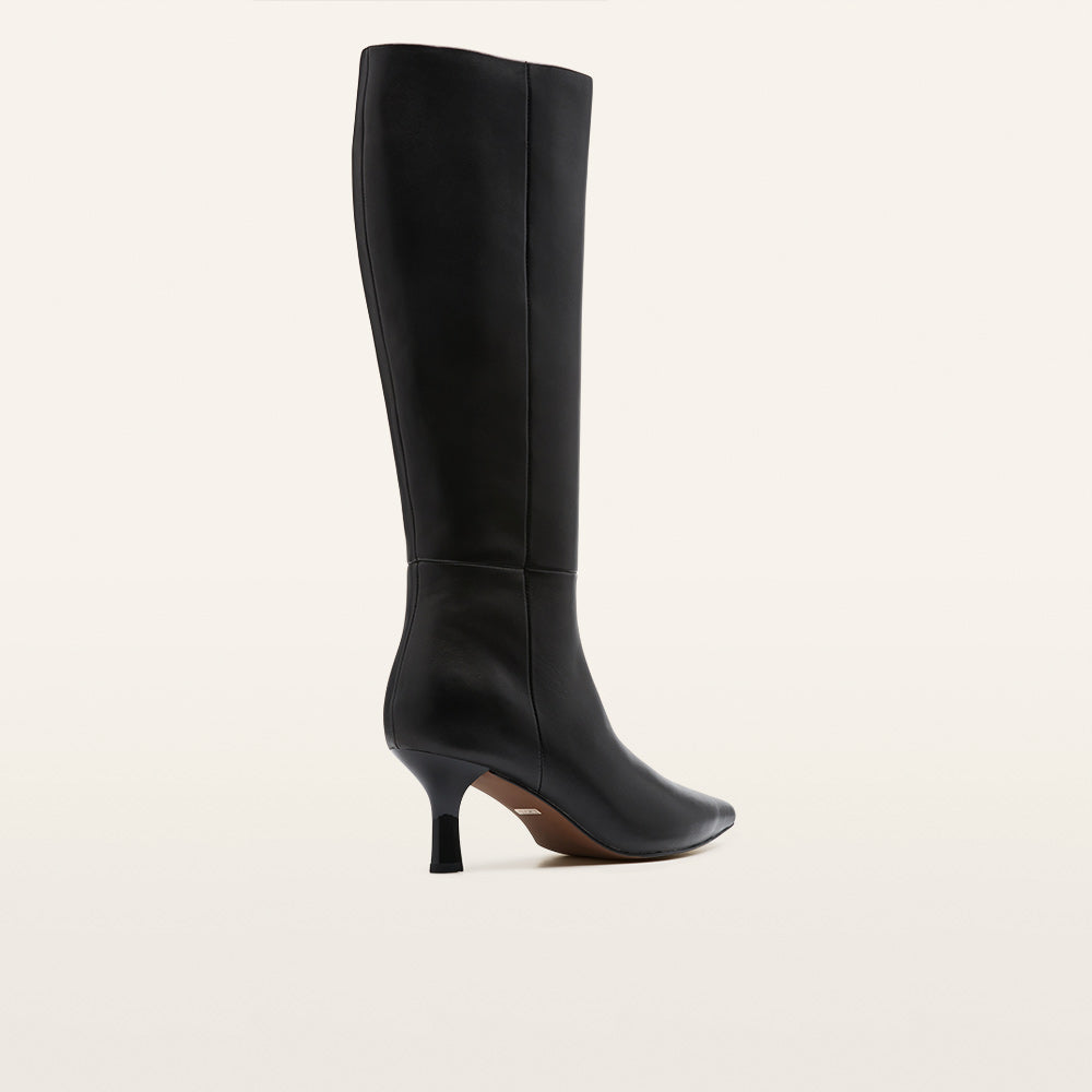 Allegra Fitted Boots in Black