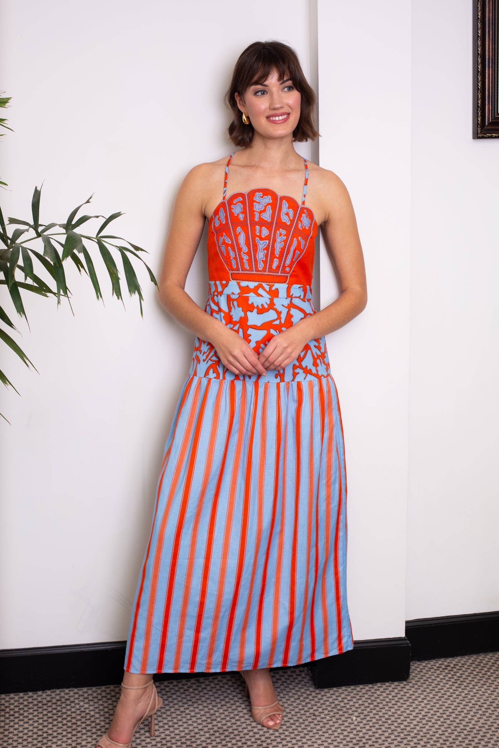 2026ACSU09-anna-cate-hunter-midi-dress-in-coral-art-1