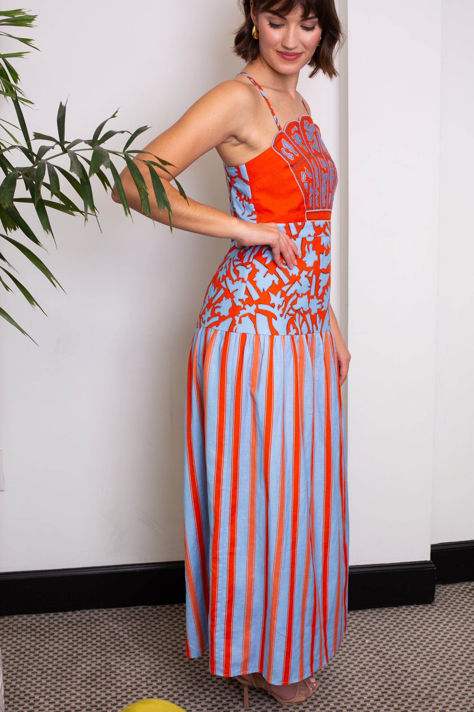 2026ACSU09-anna-cate-hunter-midi-dress-in-coral-art-1