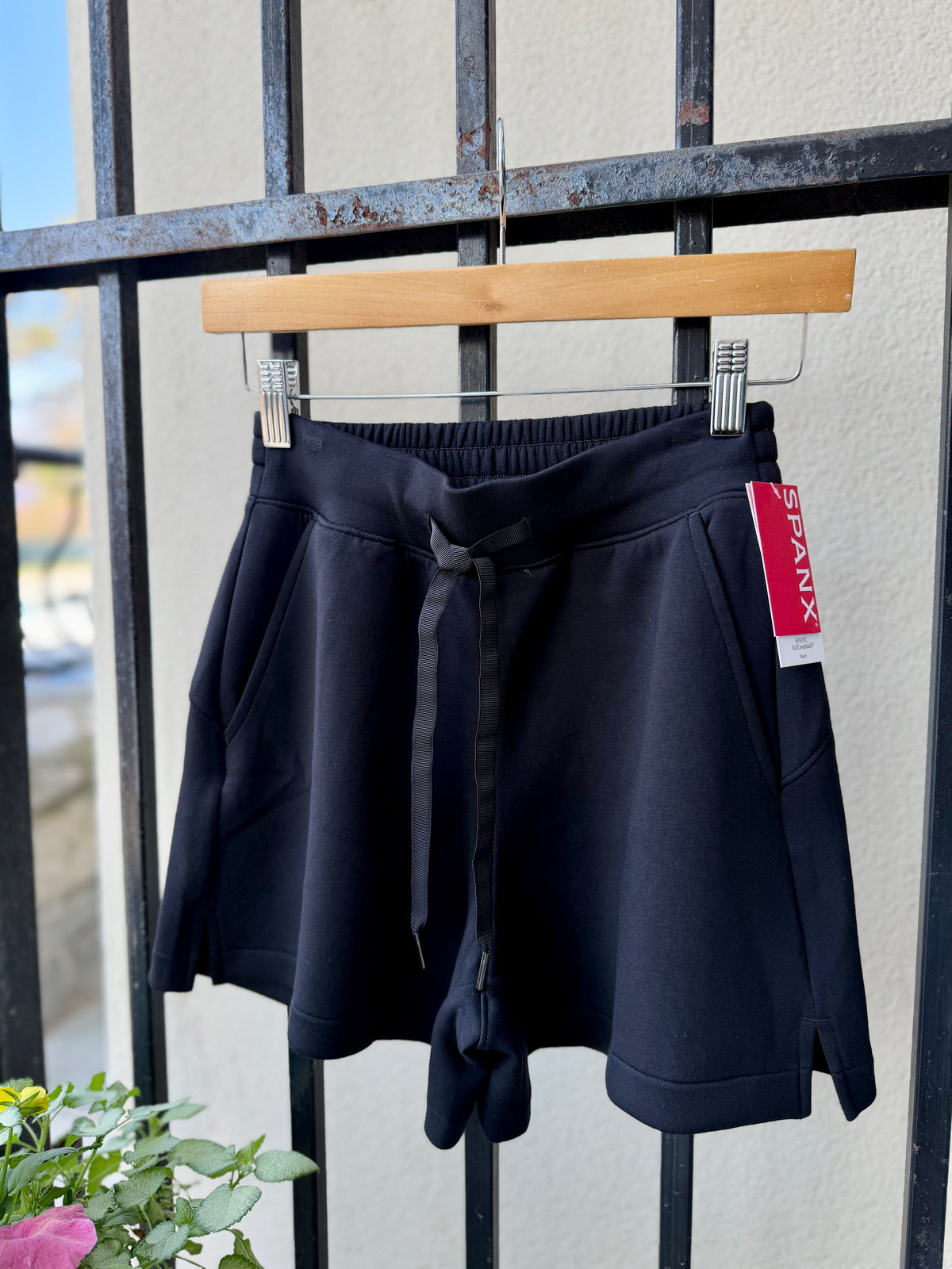 22800R-spanx-airessentials-shorts-in-very-black-1