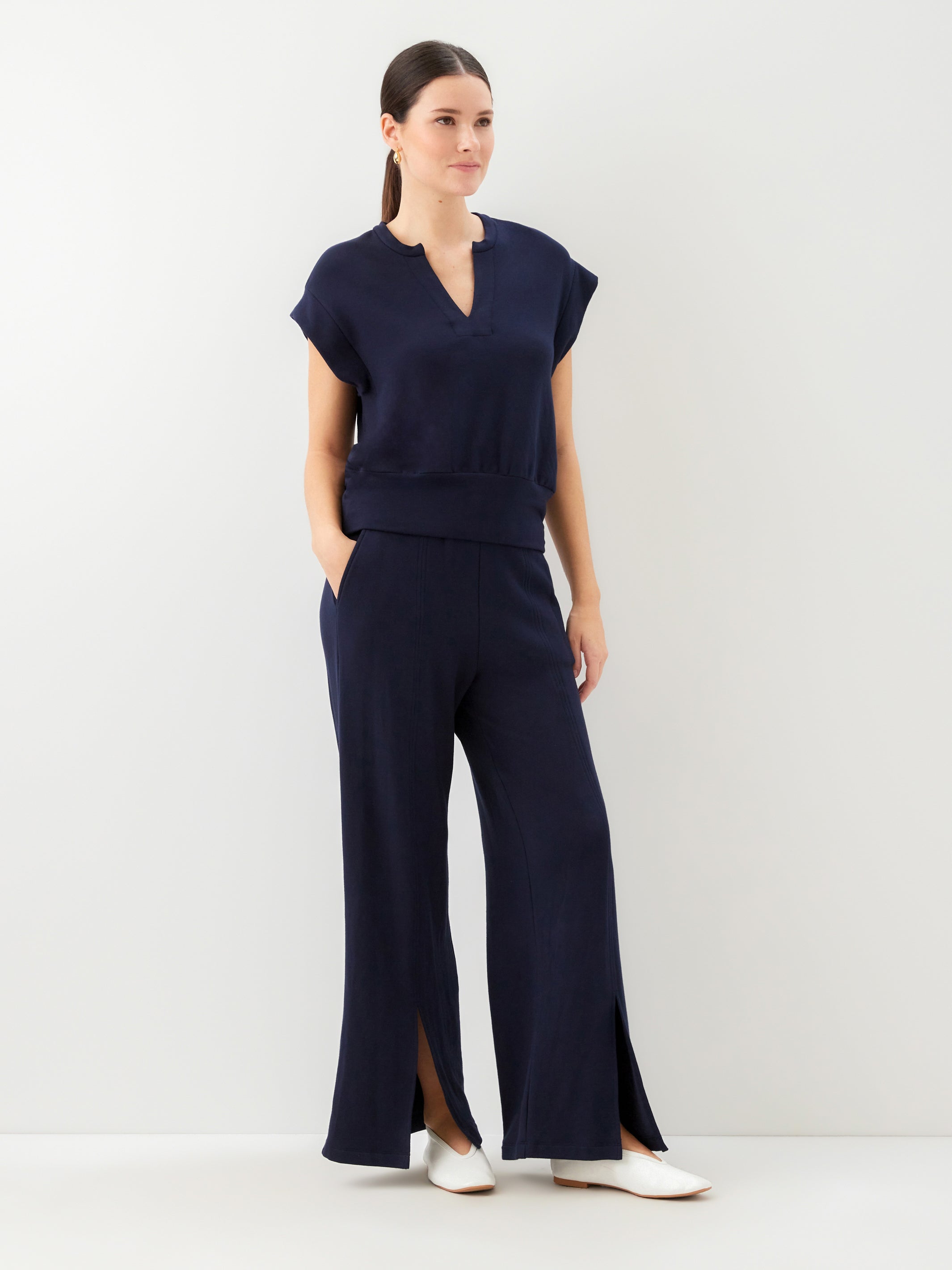 2F24019-fifteen-twenty-morgan-v-neck-top-in-navy-1