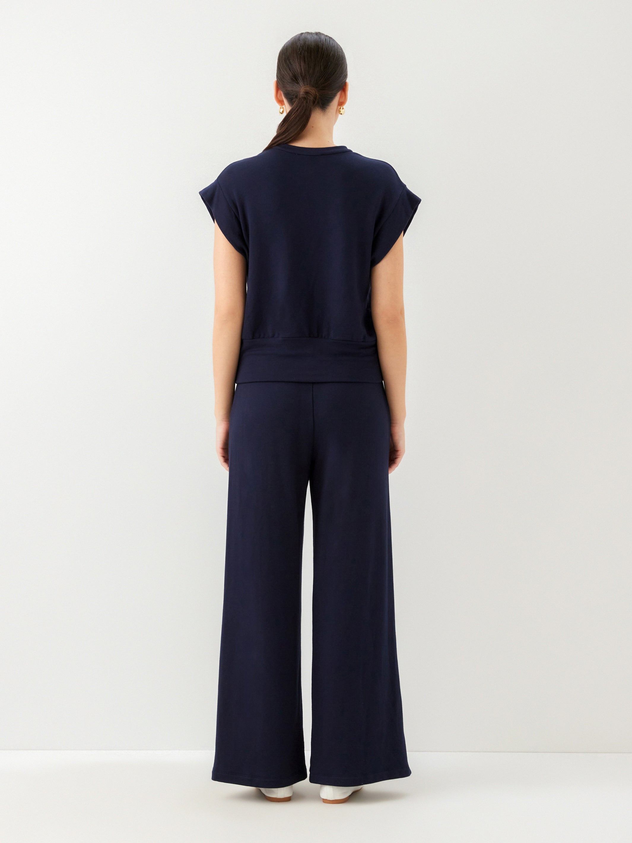 2F24019-fifteen-twenty-morgan-v-neck-top-in-navy-1