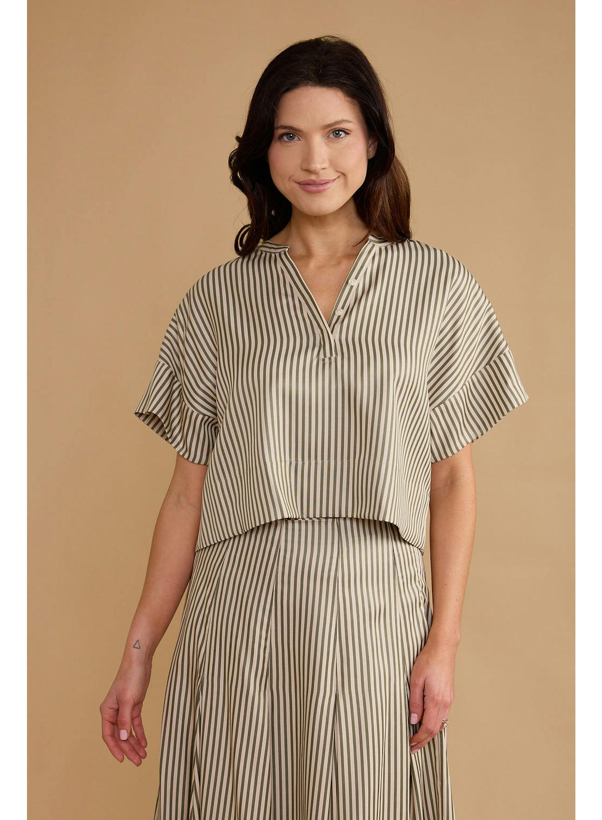 32002SH-F26-thomas-and-lourdes-london-top-olive-stripe-1