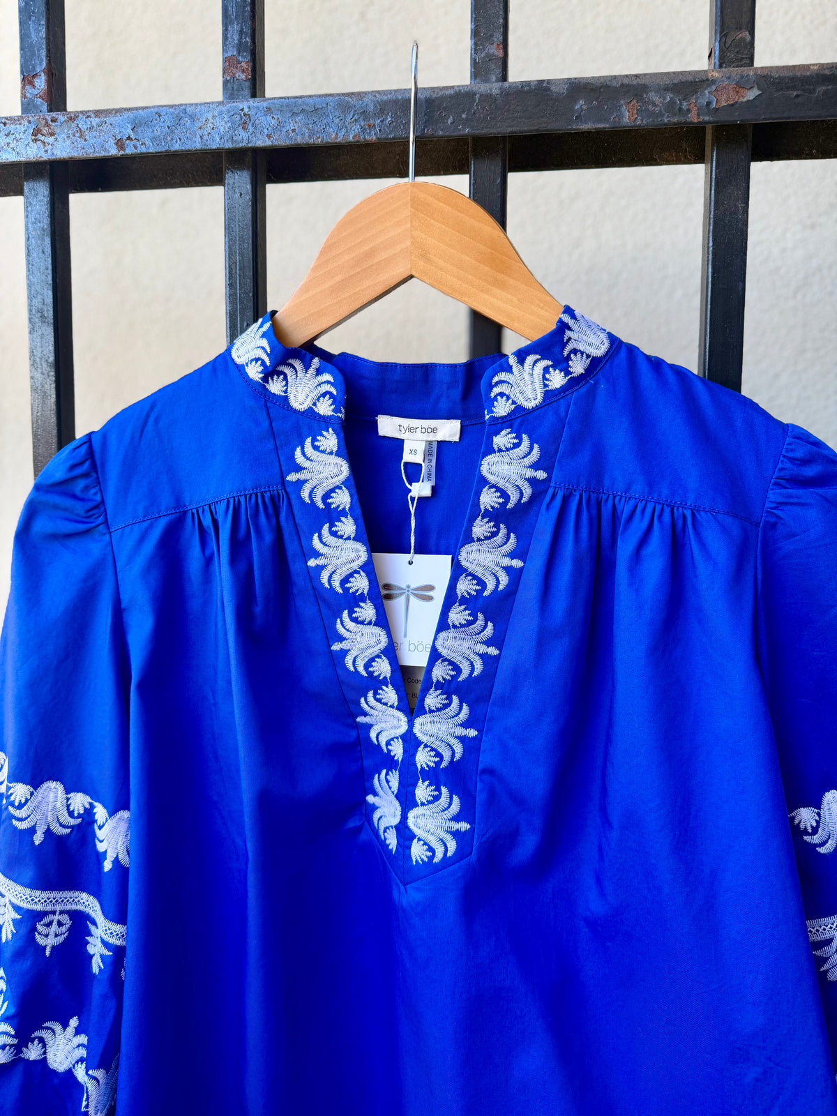 32308EE-tyler-böe-robyn-topper-blouse-in-bluing-1