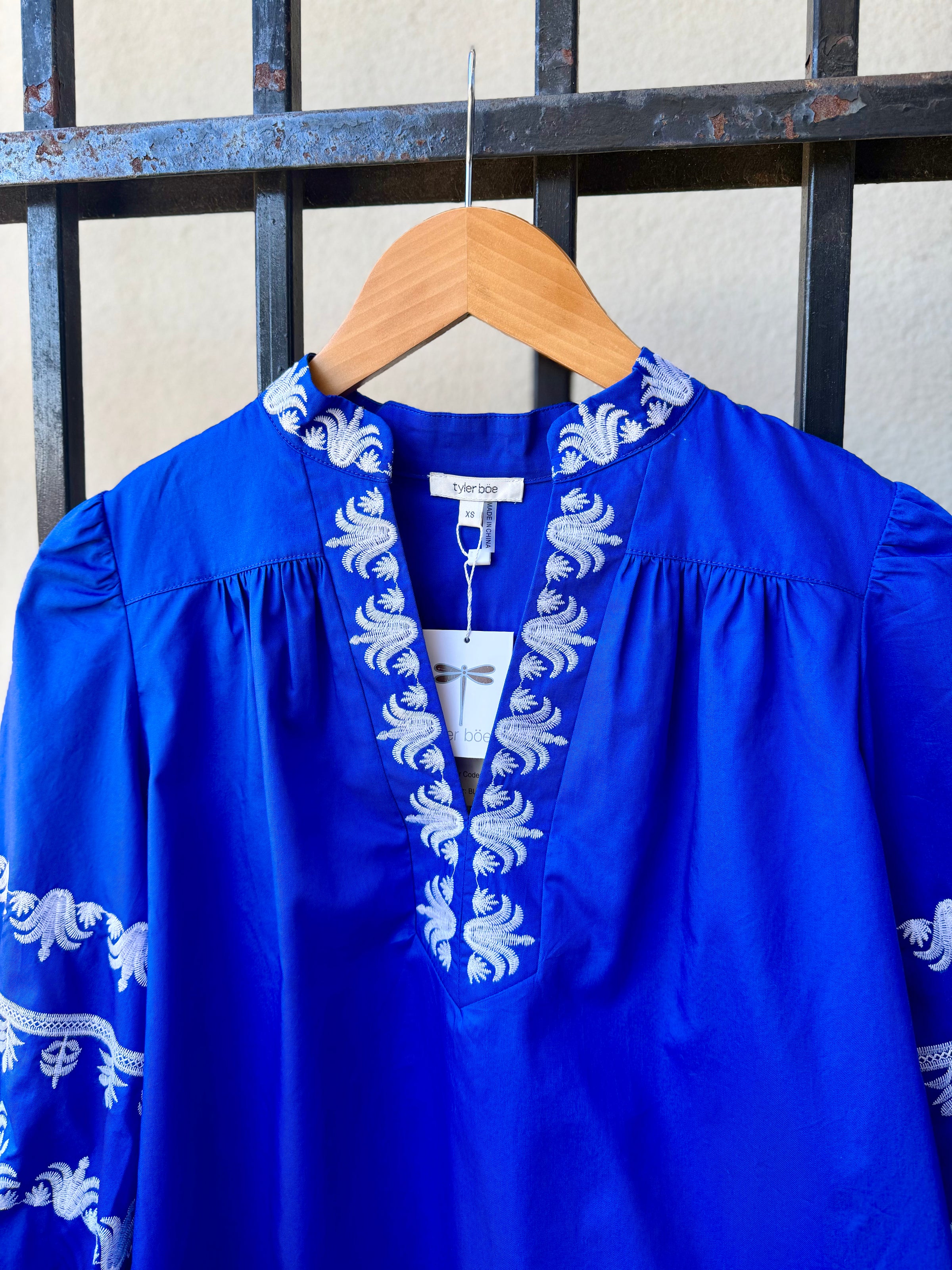 32308EE-tyler-böe-robyn-topper-blouse-in-bluing-1