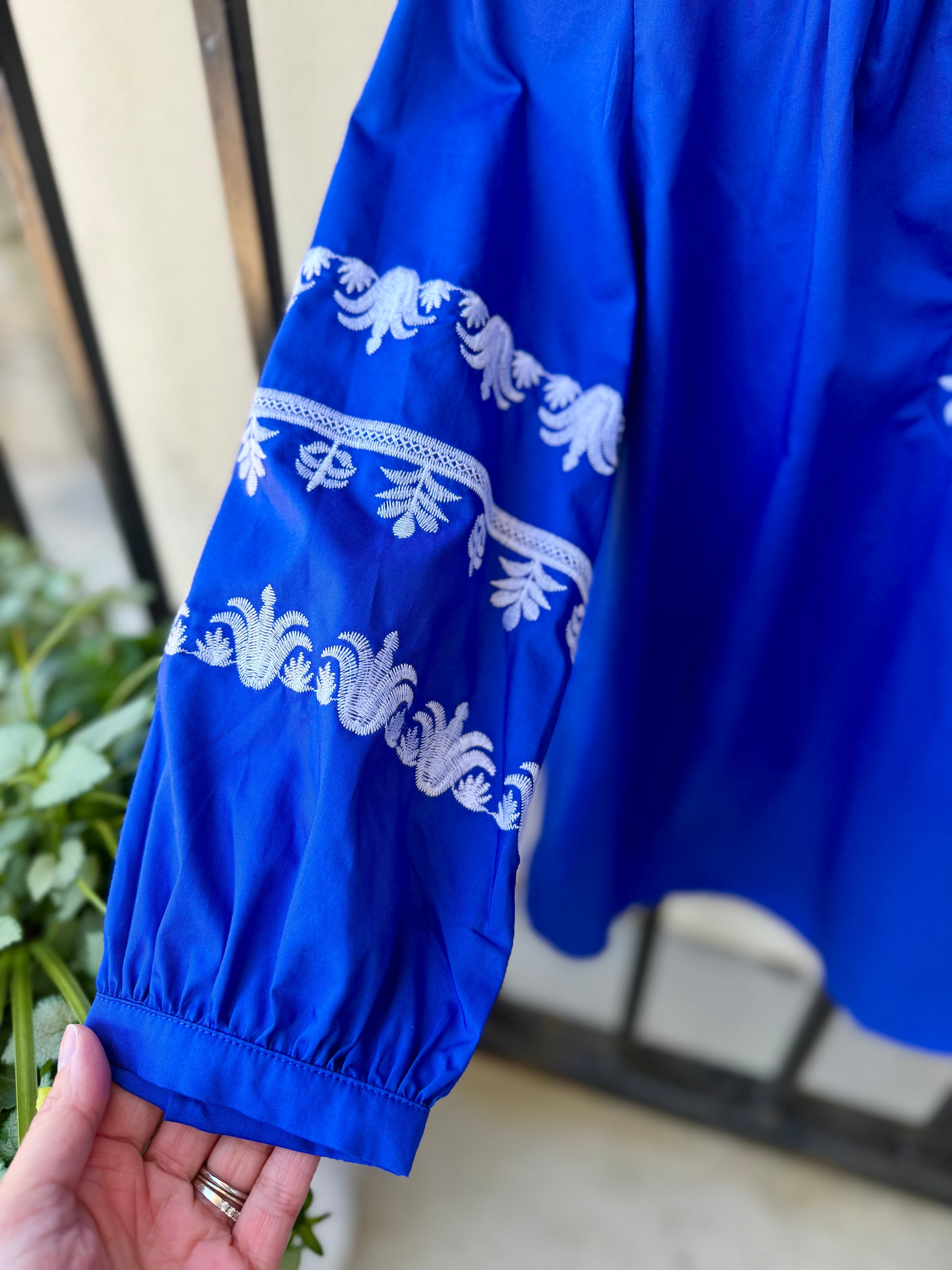 32308EE-tyler-böe-robyn-topper-blouse-in-bluing-1