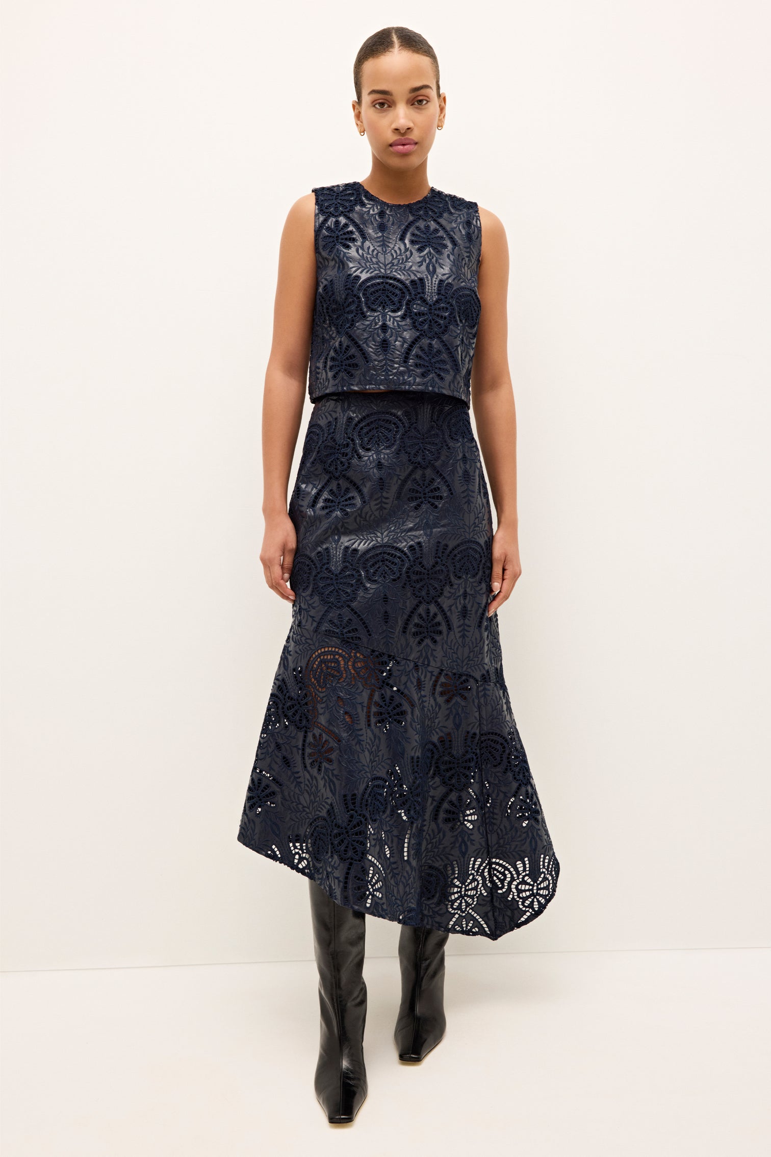 1D12C-239-108-marie-oliver-davis-shell-cut-out-embroidered-eyelet-crop-top-naval-1- 330-239-108-marie-oliver-casey-skirt-naval-1