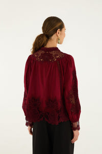 340369-farm-rio-berry-garden-guipure-organic-cotton-blouse-in-burgundy-1