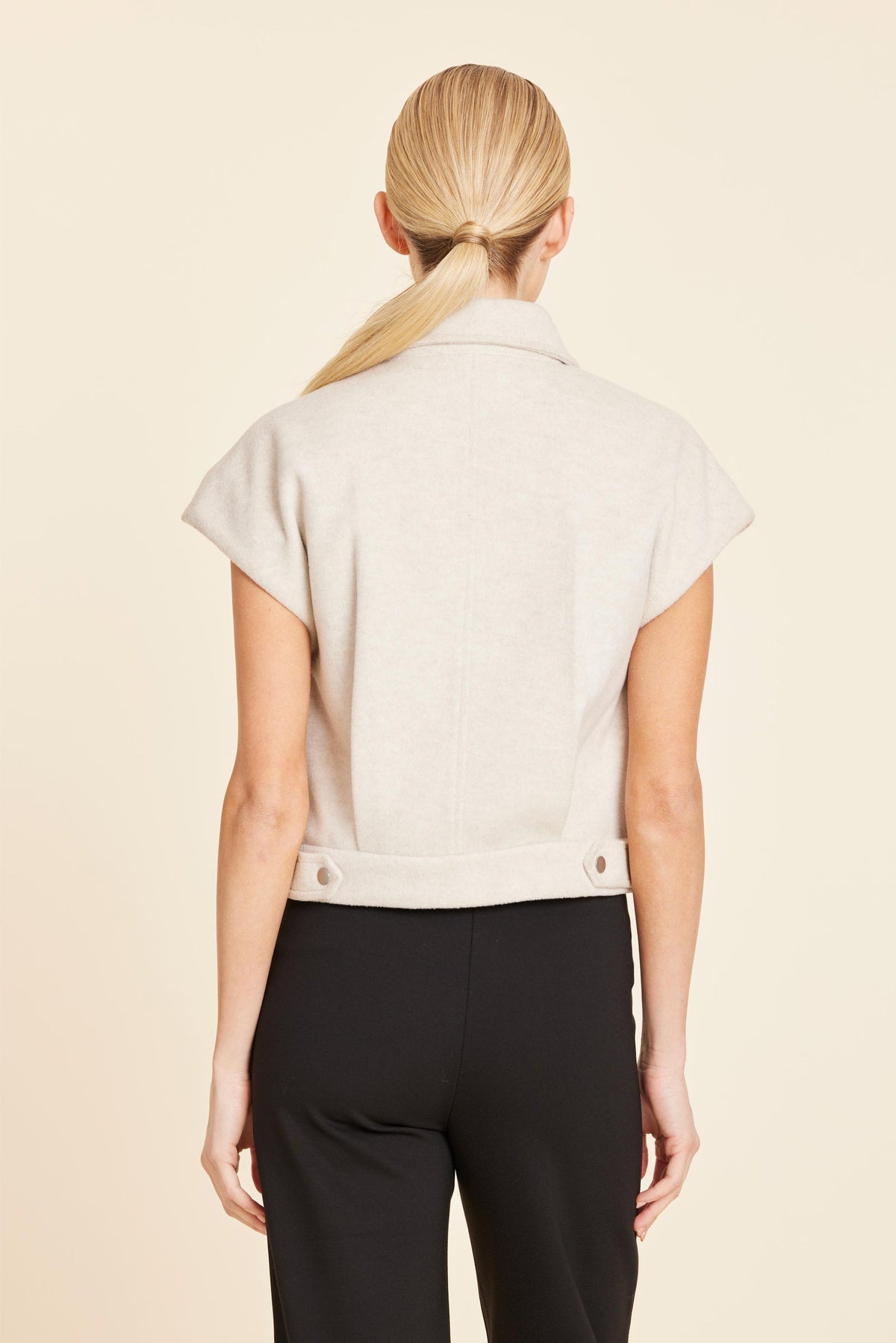 488-dolce-cabo-two-pocket-vest-in-oatmeal-1