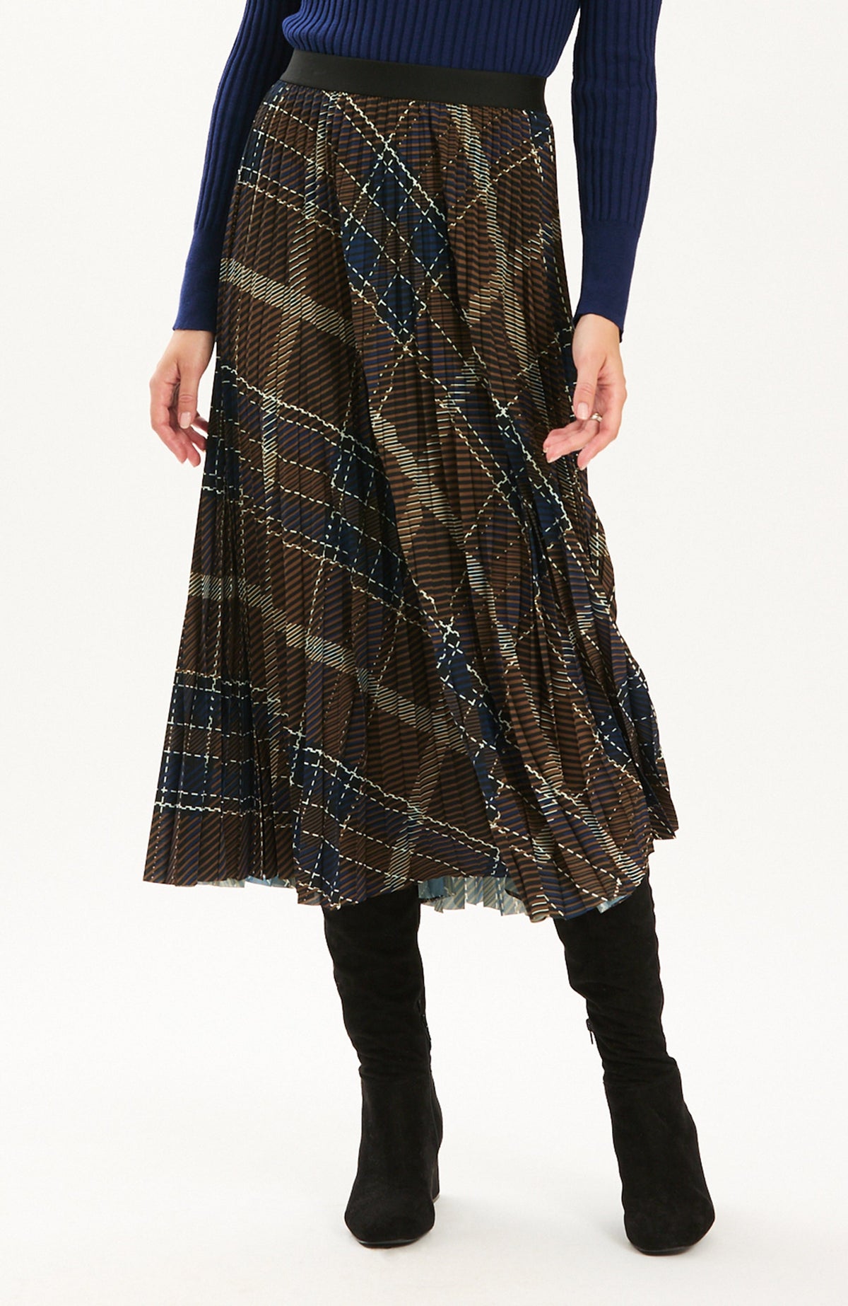 52111FF-tyler-böe-cara-pleated-skirt-in-brown-plaid-1
