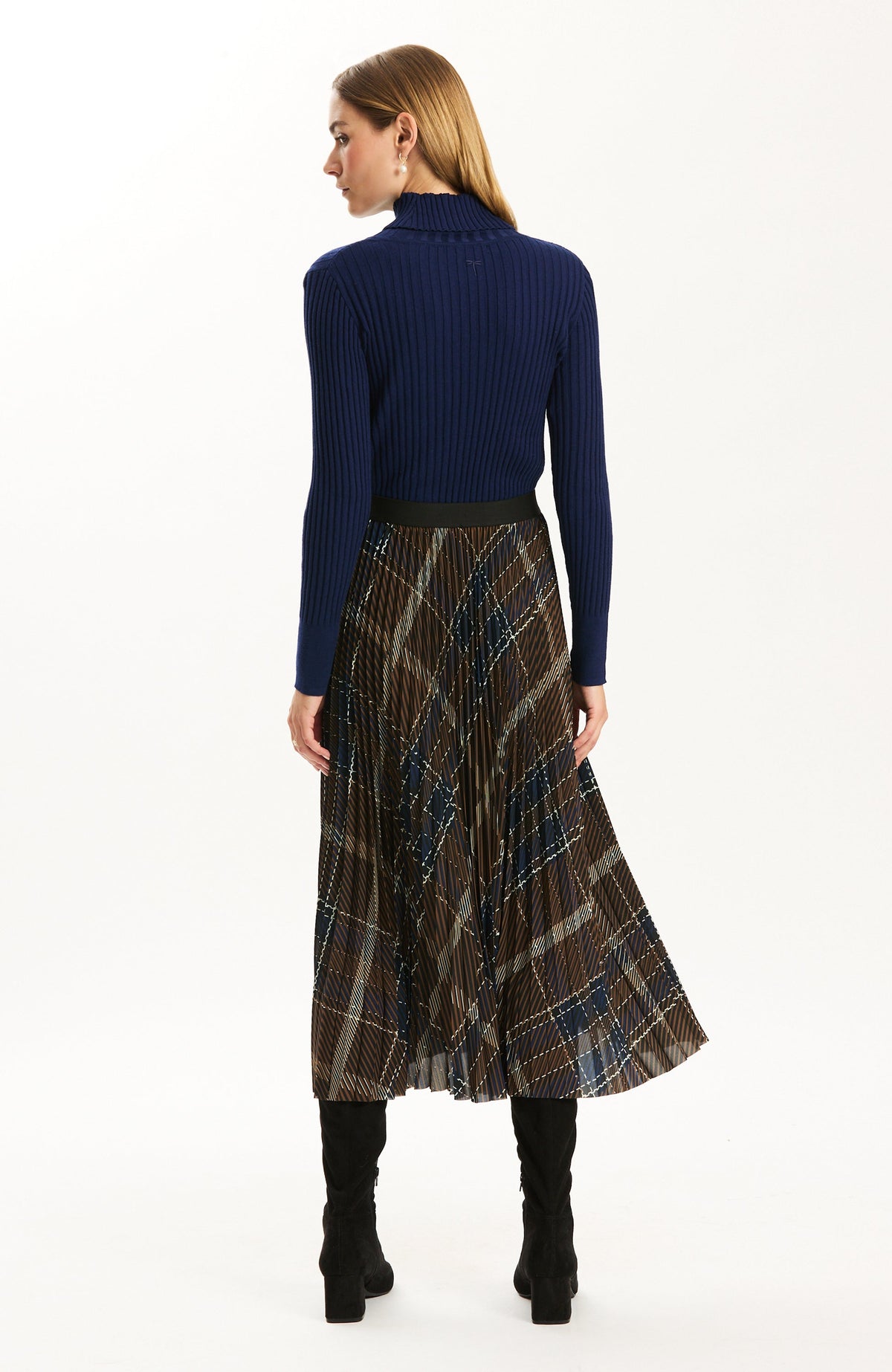 52111FF-tyler-böe-cara-pleated-skirt-in-brown-plaid-1