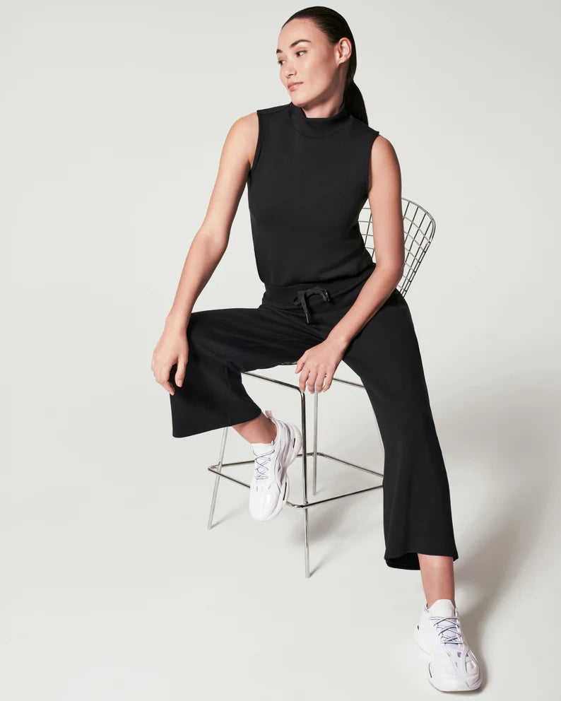AirEssentials Cropped Wide Leg Pant in Very Black