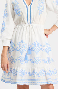 72312EE-tyler-böe-rona-linen-embroidered-dress-in-white-vista-blue-1