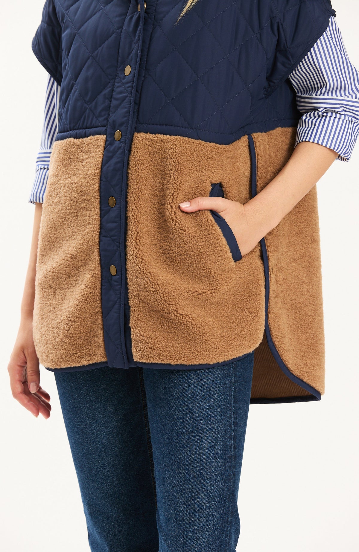 82300FF-tyler-böe-cassidy-quilted-jacket-in-iced-coffee-midnight-1