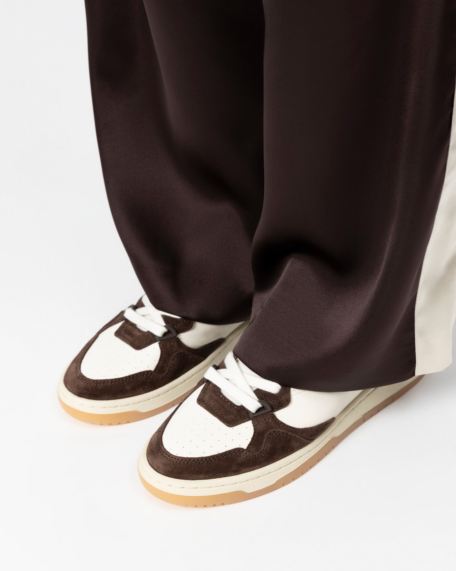 8983001792717-oncept-phoenix-sneaker-in-espresso-6