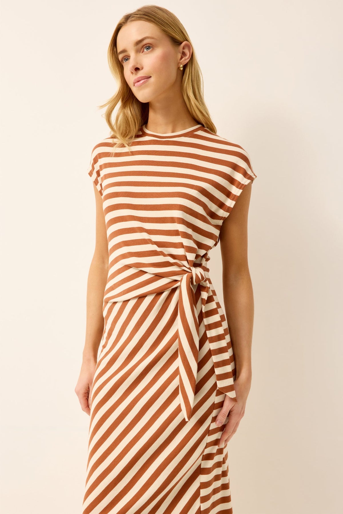 940D-375-275B-marie-oliver-elowyn-dress-in-biscayne-1