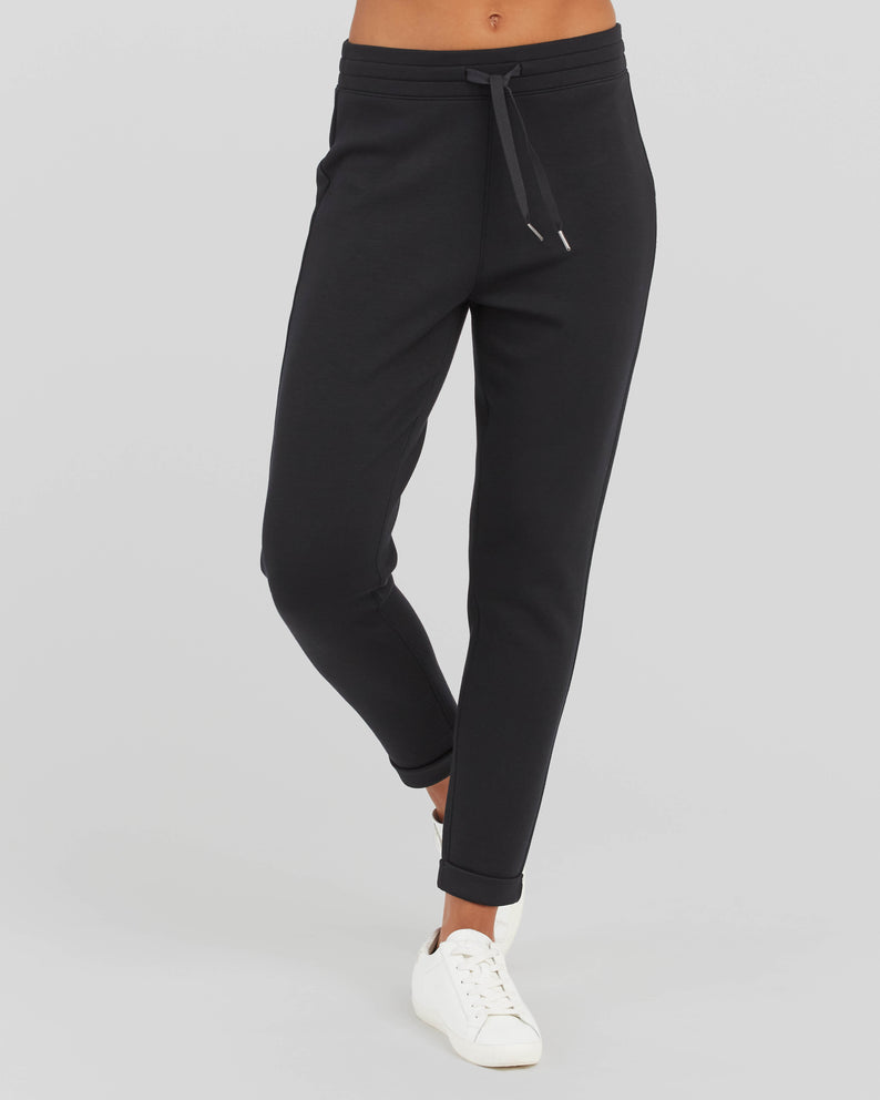 AirEssentials Tapered Pant in Very Black