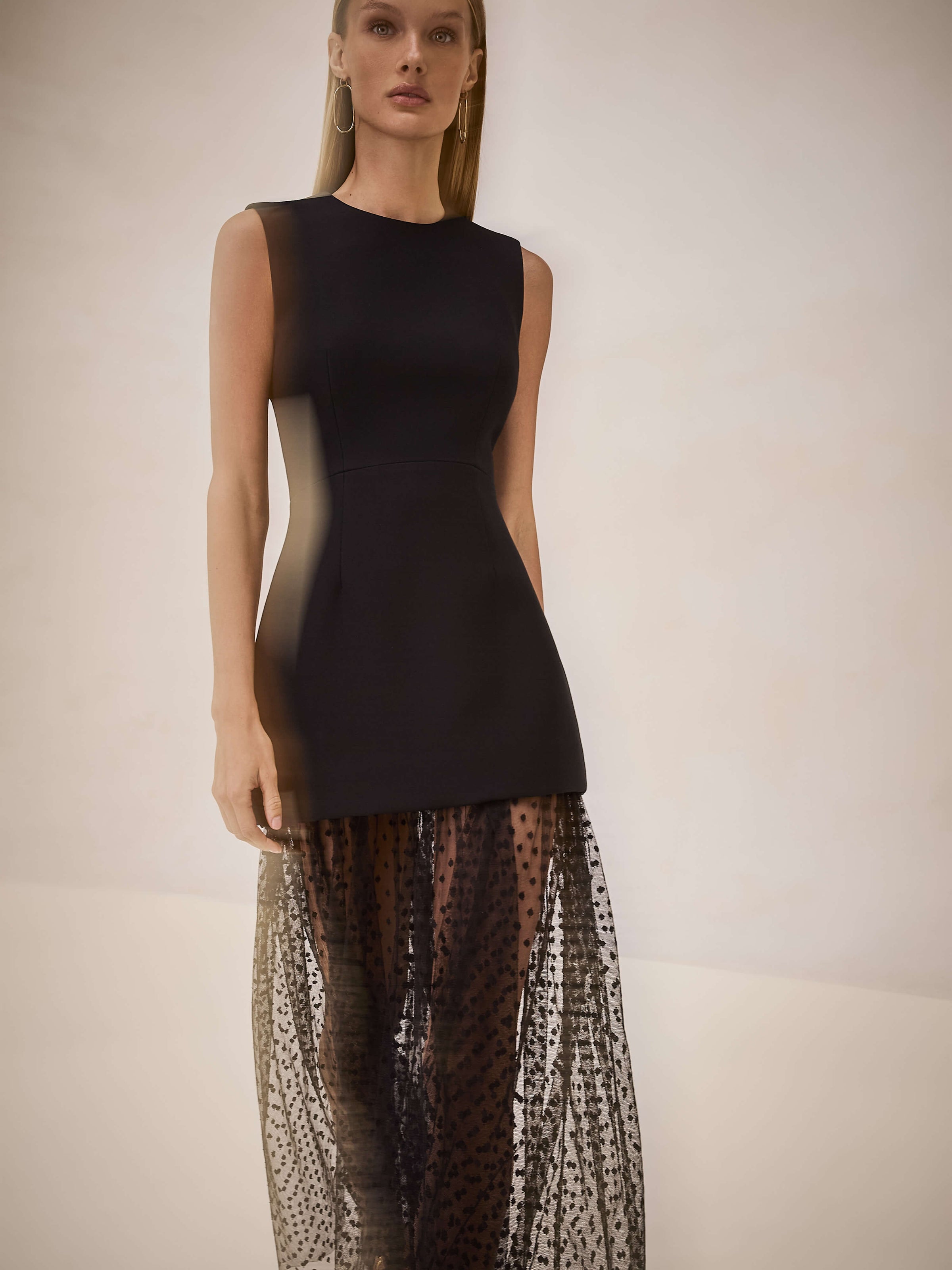 A3250440-0824-alexis-simonete-dress-in-black-2