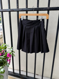 Pleated Shorts in Nero