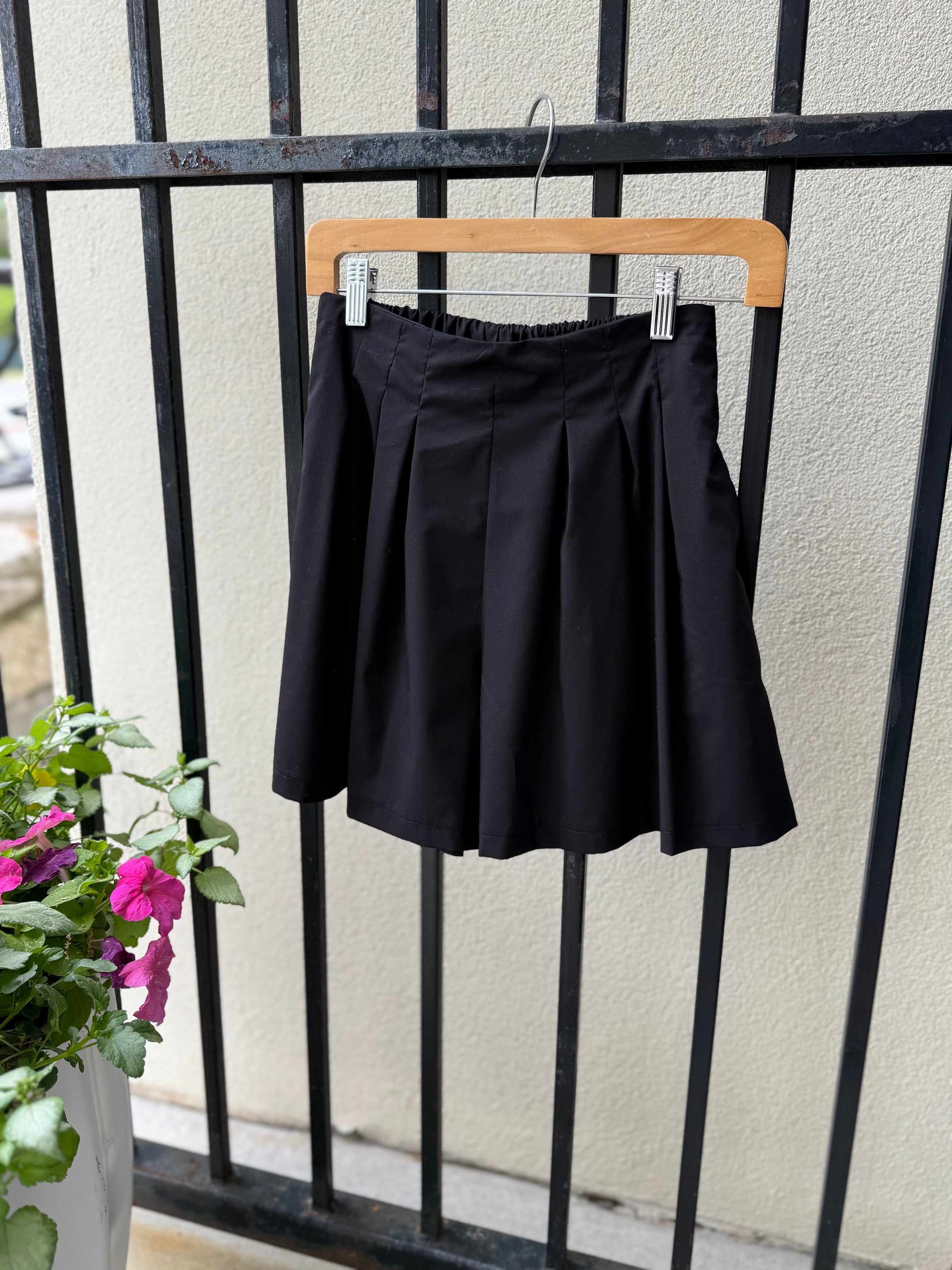Pleated Shorts in Nero