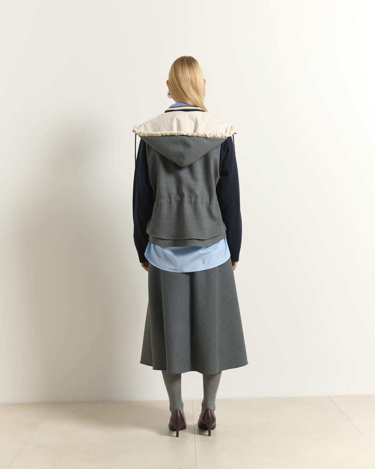 AB2C9079ARDI-breatice-sleeveless-vest-with-hood-and-front-zip-in-cloud-gray-1
