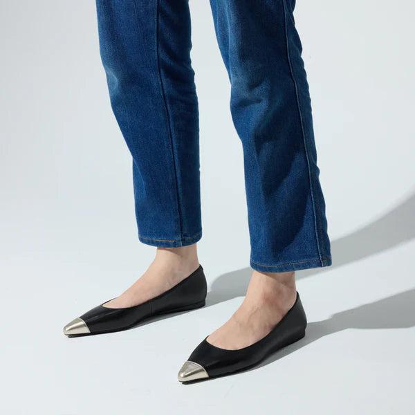 ABRN-BLCK-LTH-yosi-samra-auburn-toe-cap-flat-in-black-7