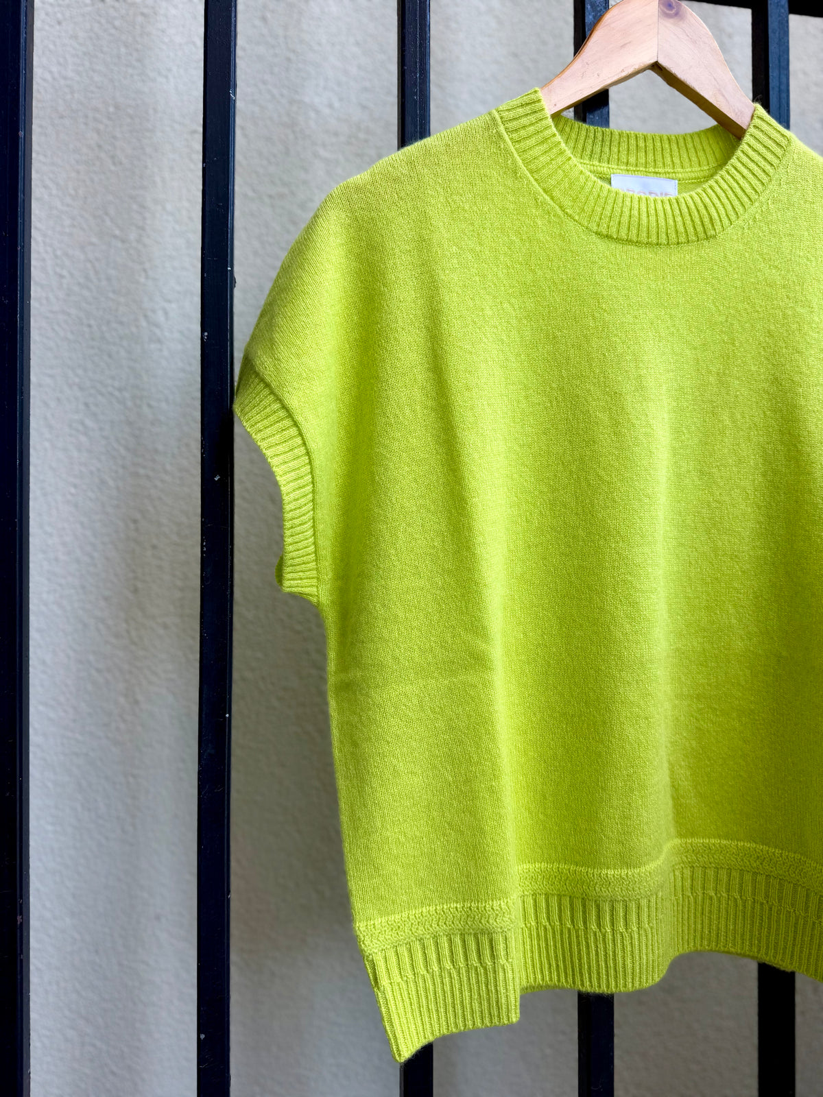 AW26-B-010-brodie-cashmere-stitch-detail-knit-tee-in-acid-lime-1