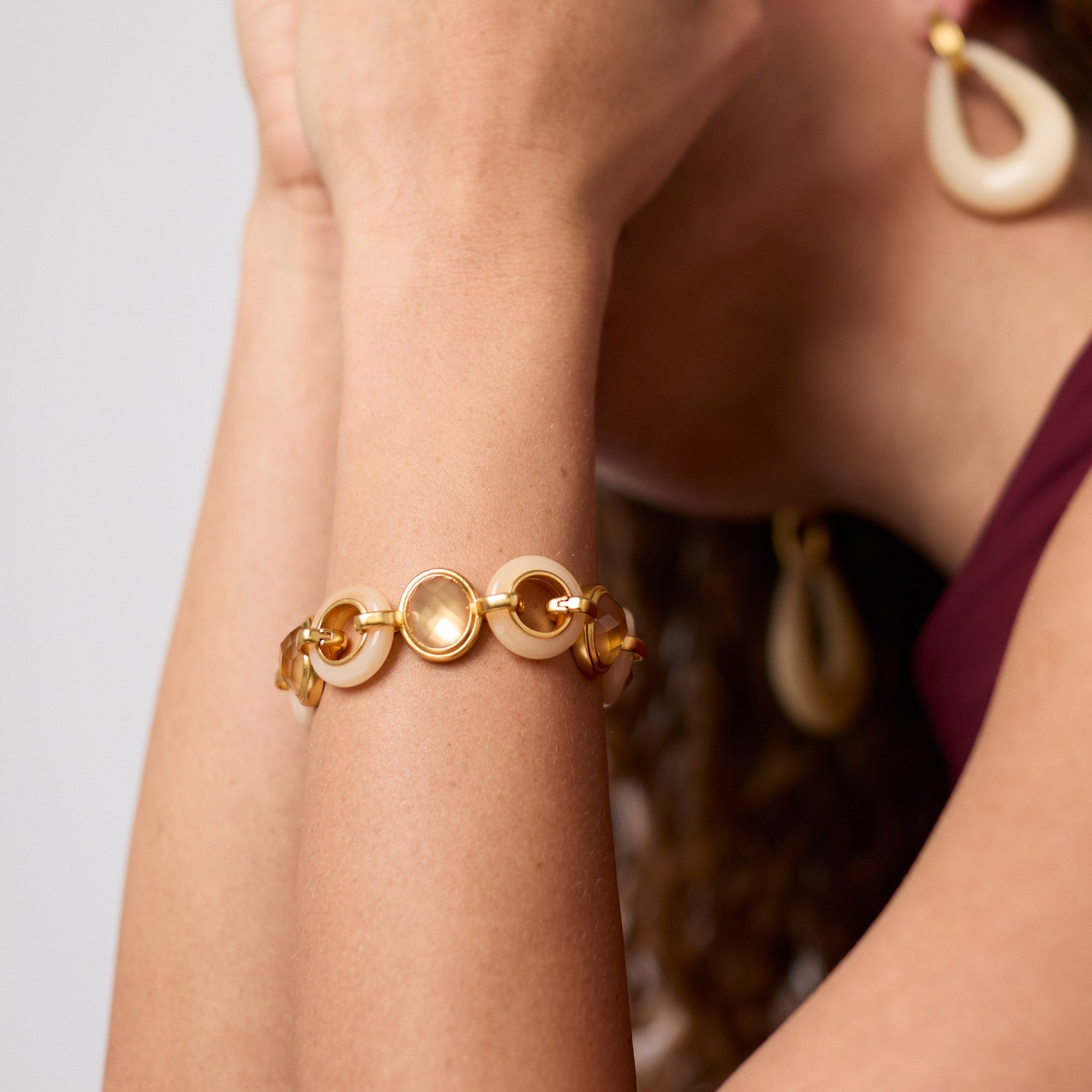 BL244GAIV00-julie-vos-carnaby-stone-bracelet-in-ivory-2