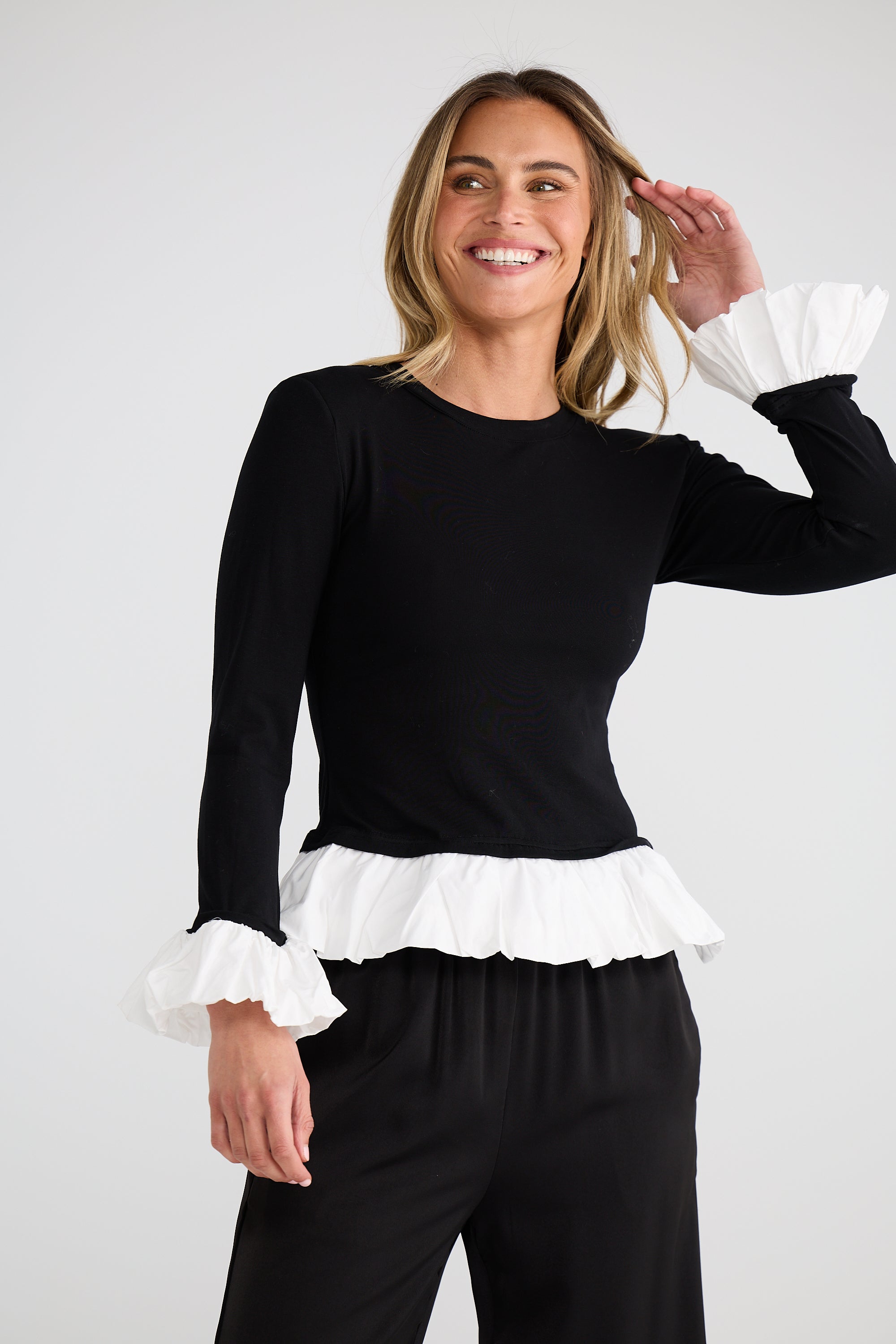 BT26039-brave-ad-true-wilde-top-in-black-white-1