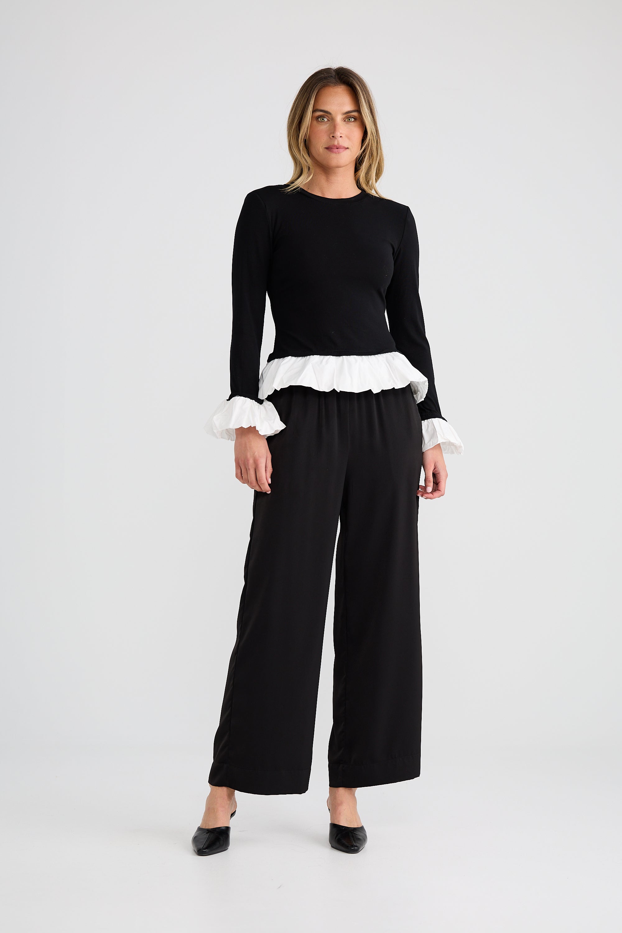 BT26039-brave-ad-true-wilde-top-in-black-white-1