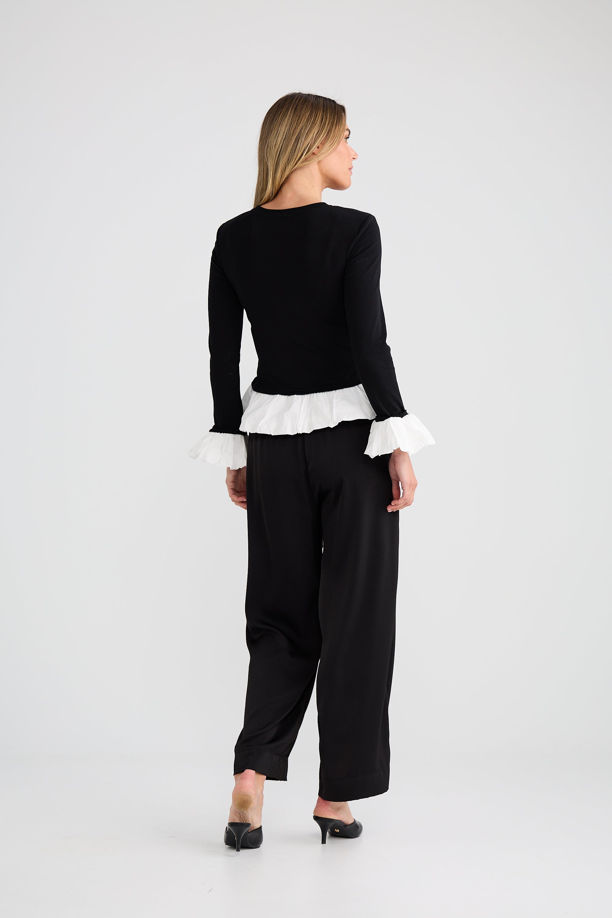 BT26039-brave-ad-true-wilde-top-in-black-white-1
