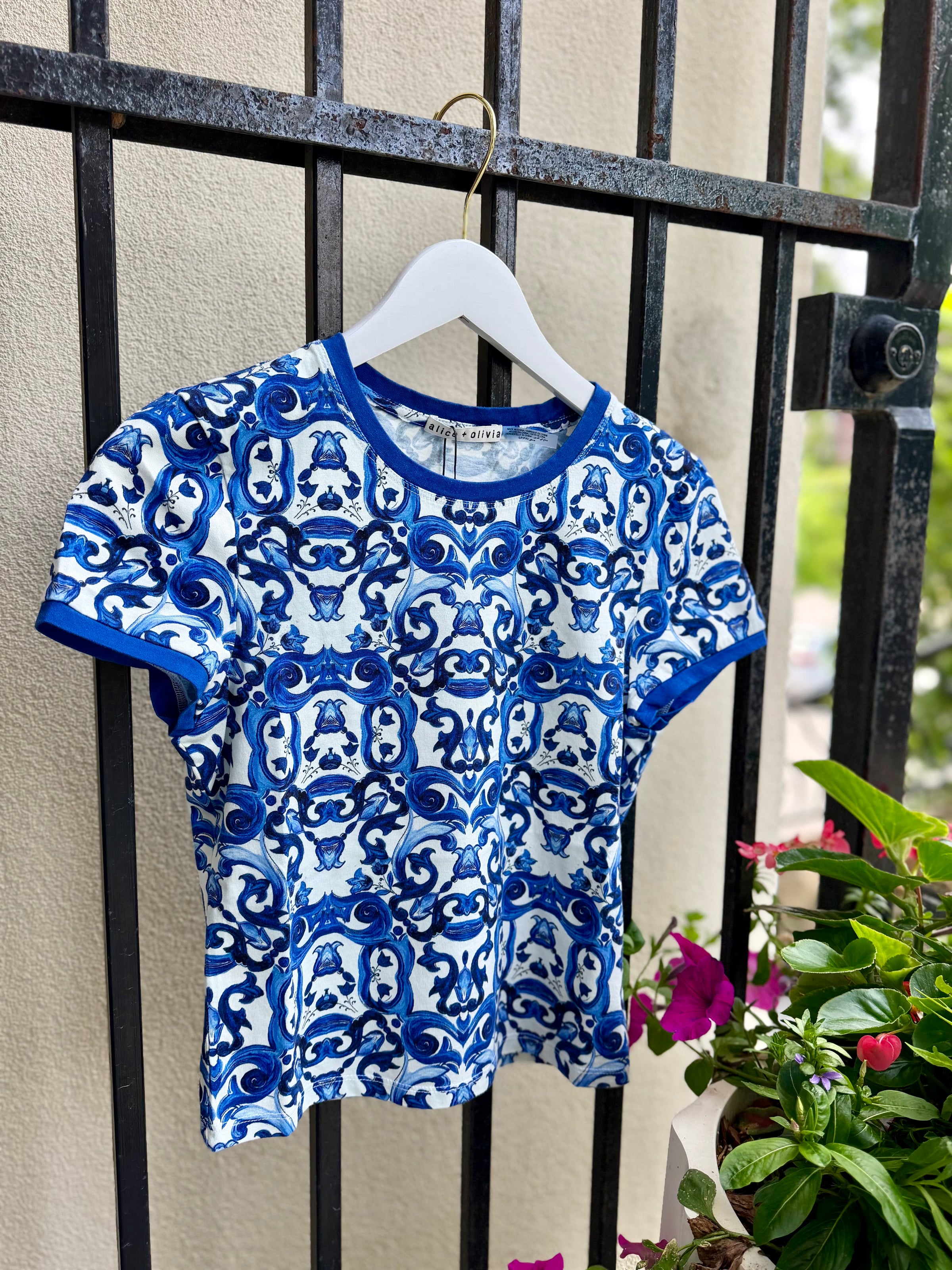 CC605P37009-alice-and-olivia-onie-baby-ringer-tee-in-solstice-1
