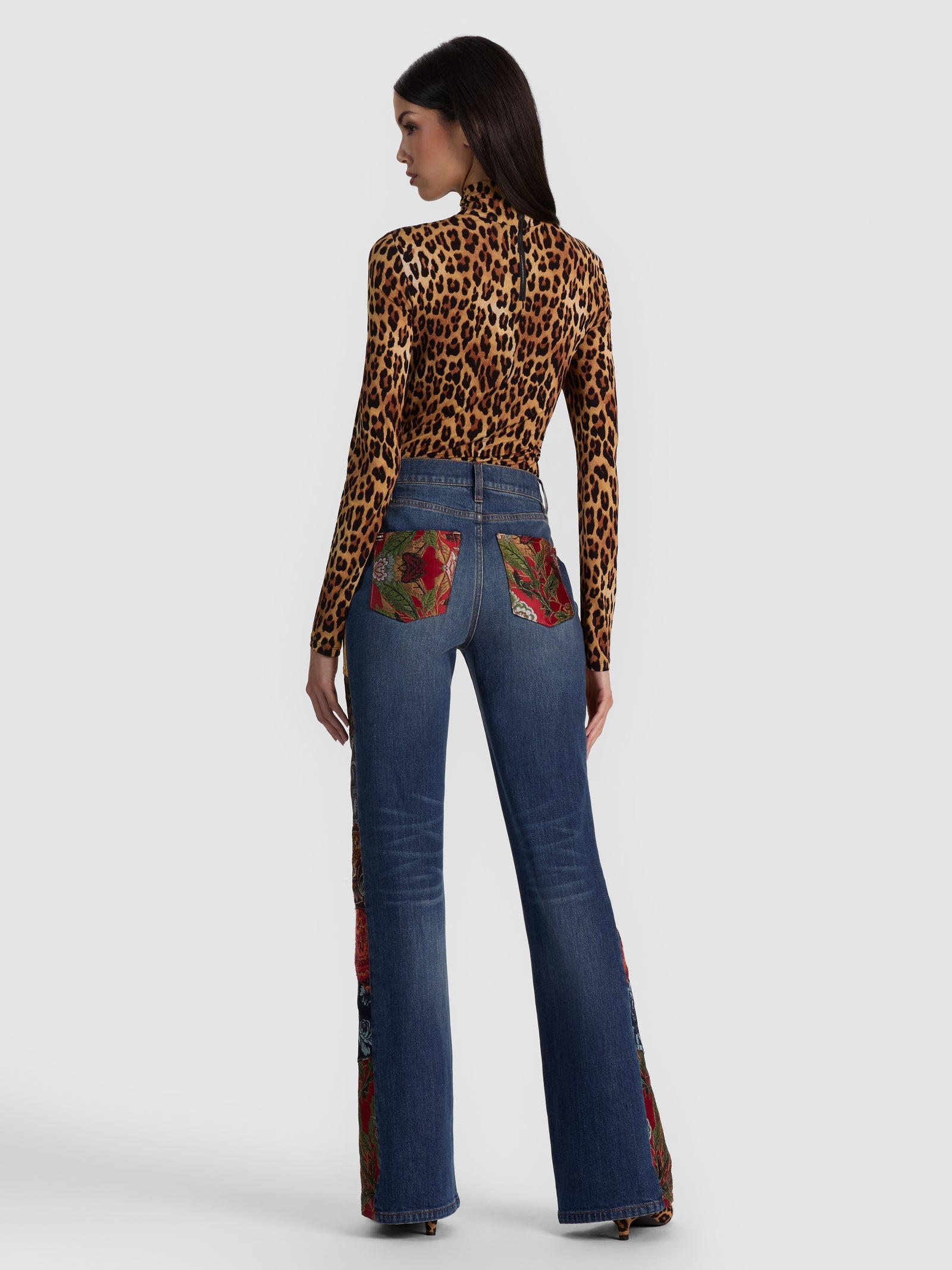 CC608P02025-alice-and-olivia-delaina-long-sleeve-top-in-spotted-leopard-1