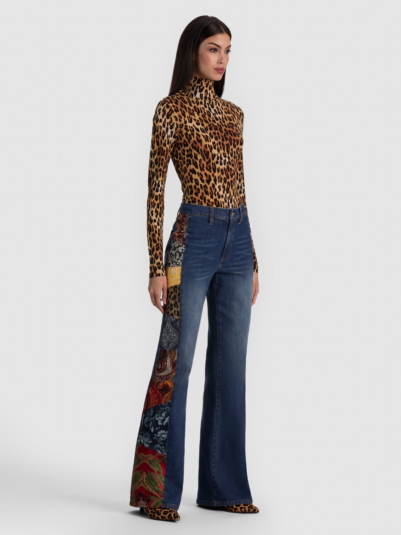 CC608P02025-alice-and-olivia-delaina-long-sleeve-top-in-spotted-leopard-1
