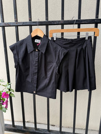Pleated Shorts in Nero