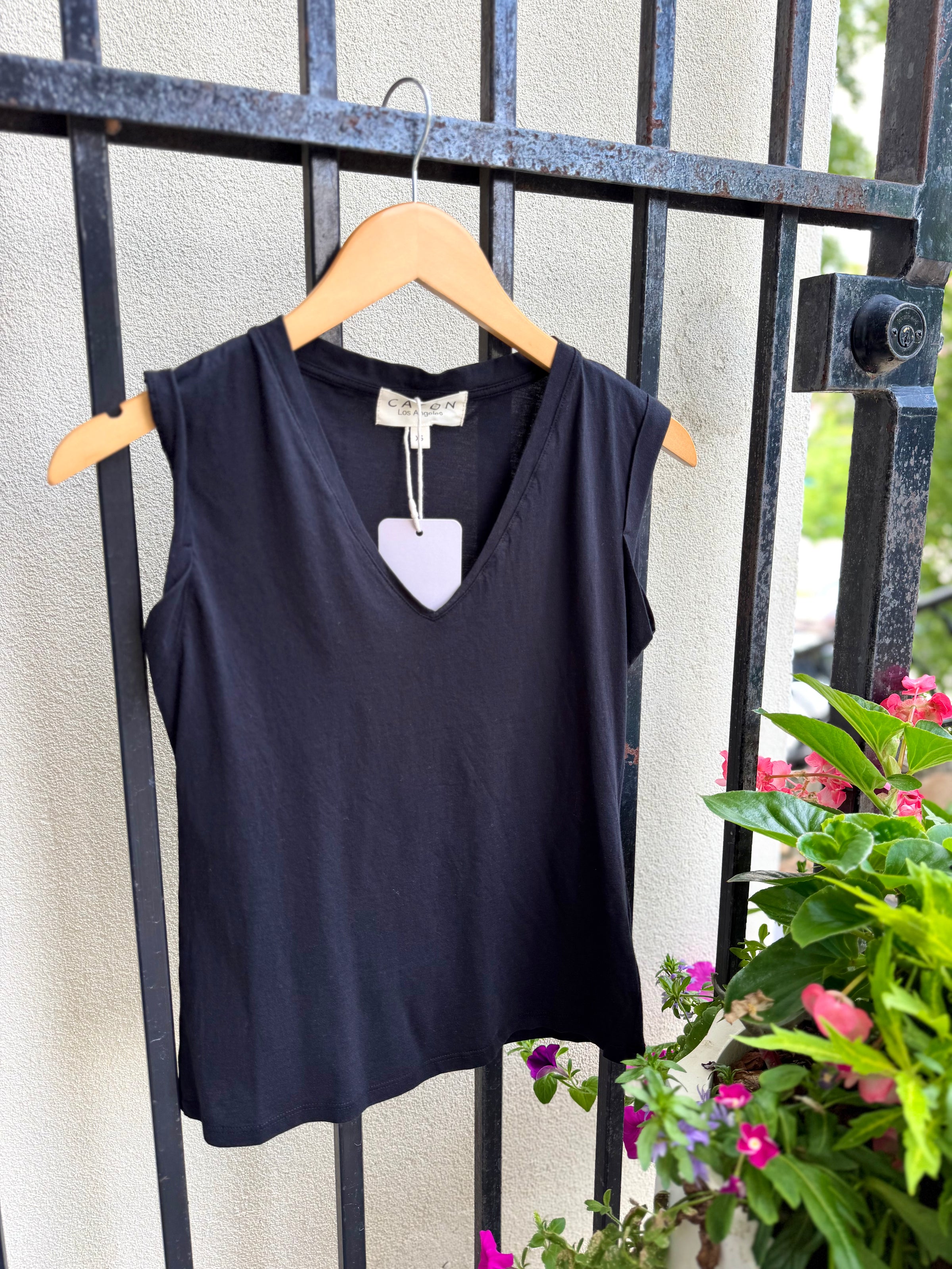 CJ2104-caydn-pierce-v-neck-tank-in-black-1