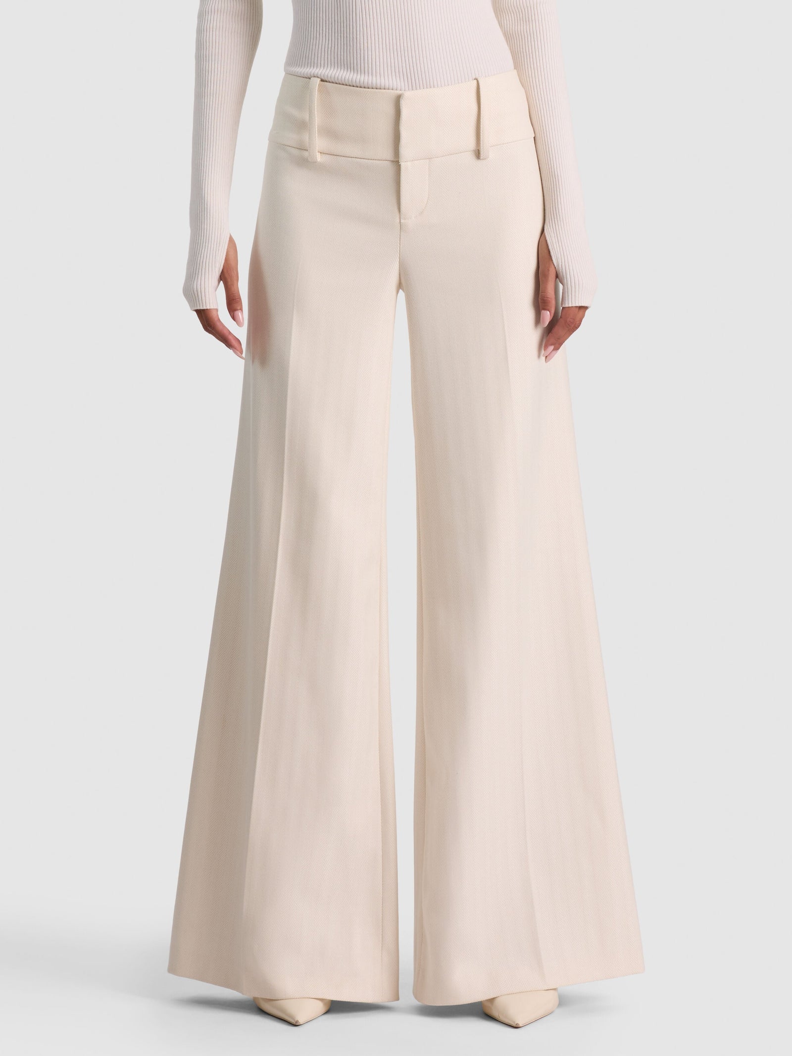 CL000R21104-alice-and-olivia-olivia-wide-leg-flare-pant-in-chino-1