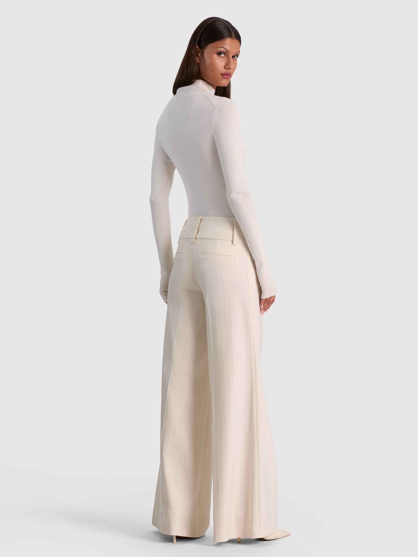 CL000R21104-alice-and-olivia-olivia-wide-leg-flare-pant-in-chino-1